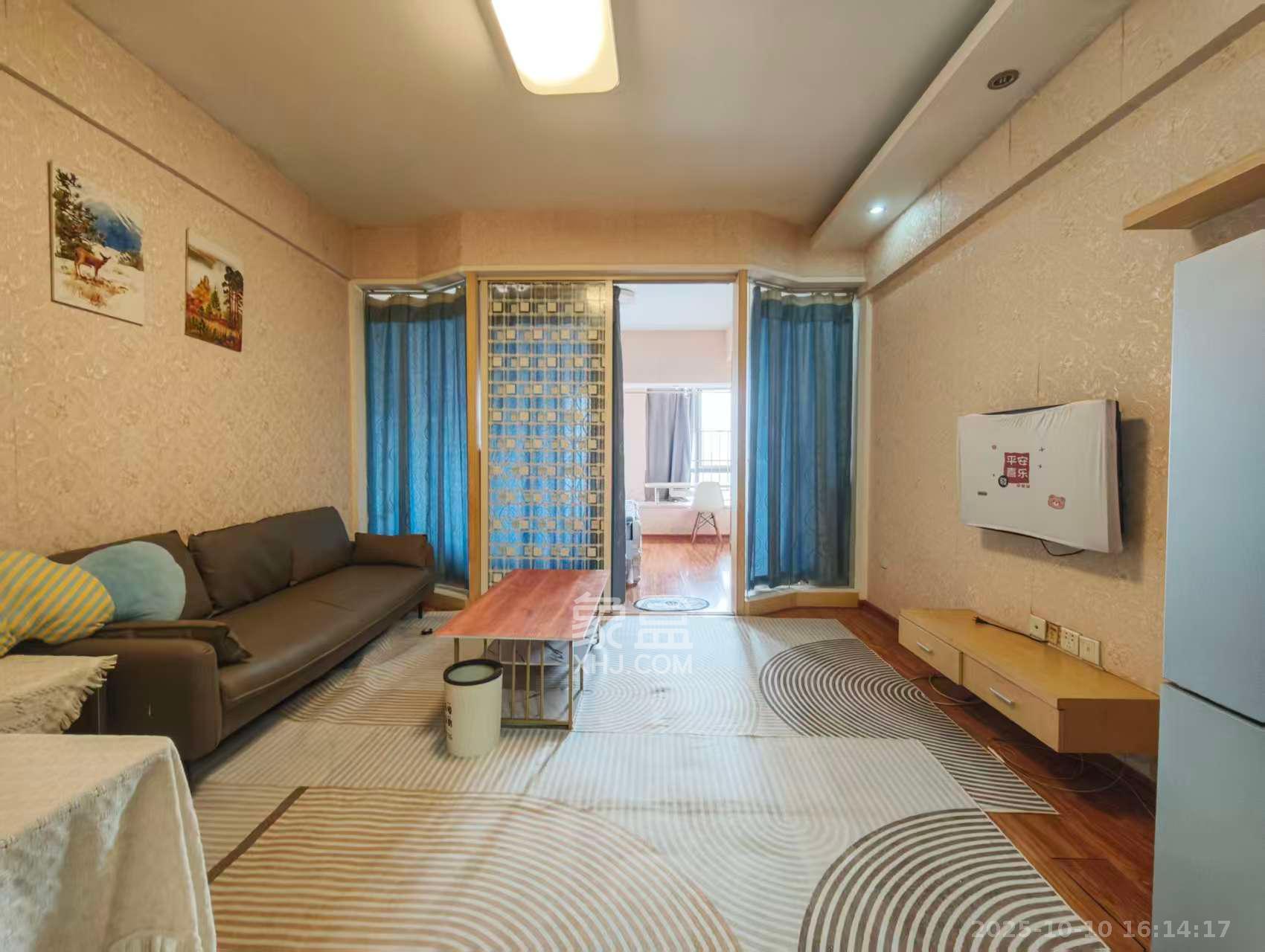 摩天一号  1室1厅1卫    1600.0元/月