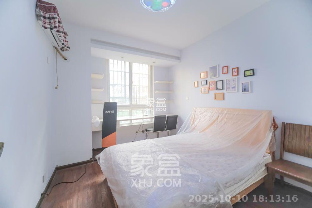 山水湾  3室2厅1卫    2200.0元/月室内图