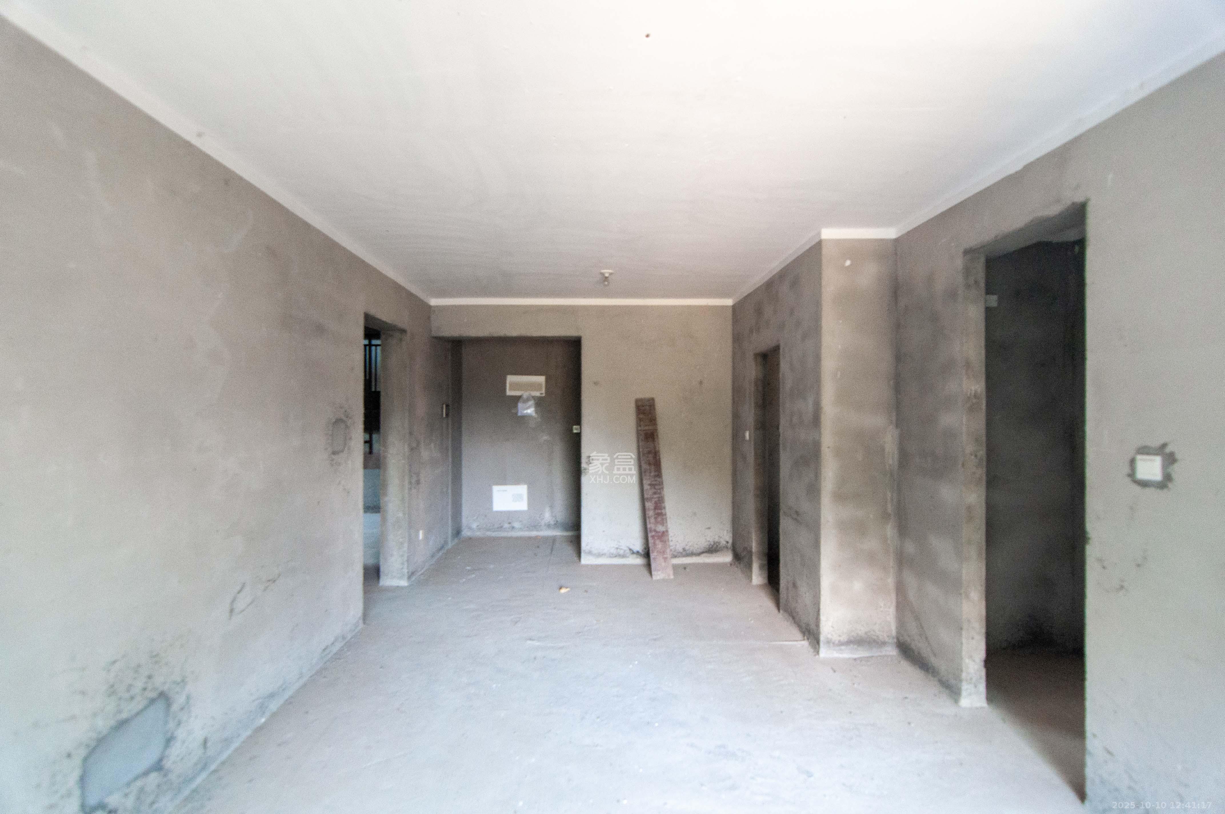 梅溪正荣府  4室2厅2卫    155.0万客厅