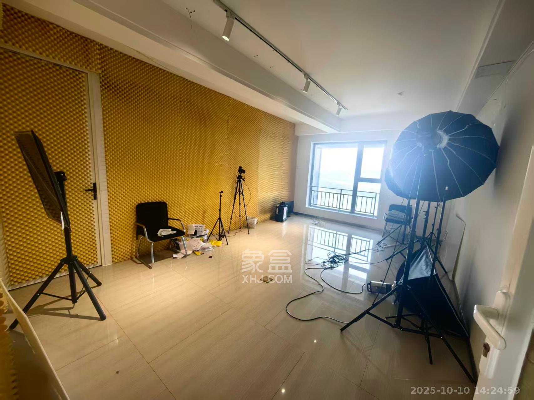 潮宗御苑 5室2厅2卫 8000.0元/月 潮宗御苑 5室2厅2卫 8000.0元/月室内图