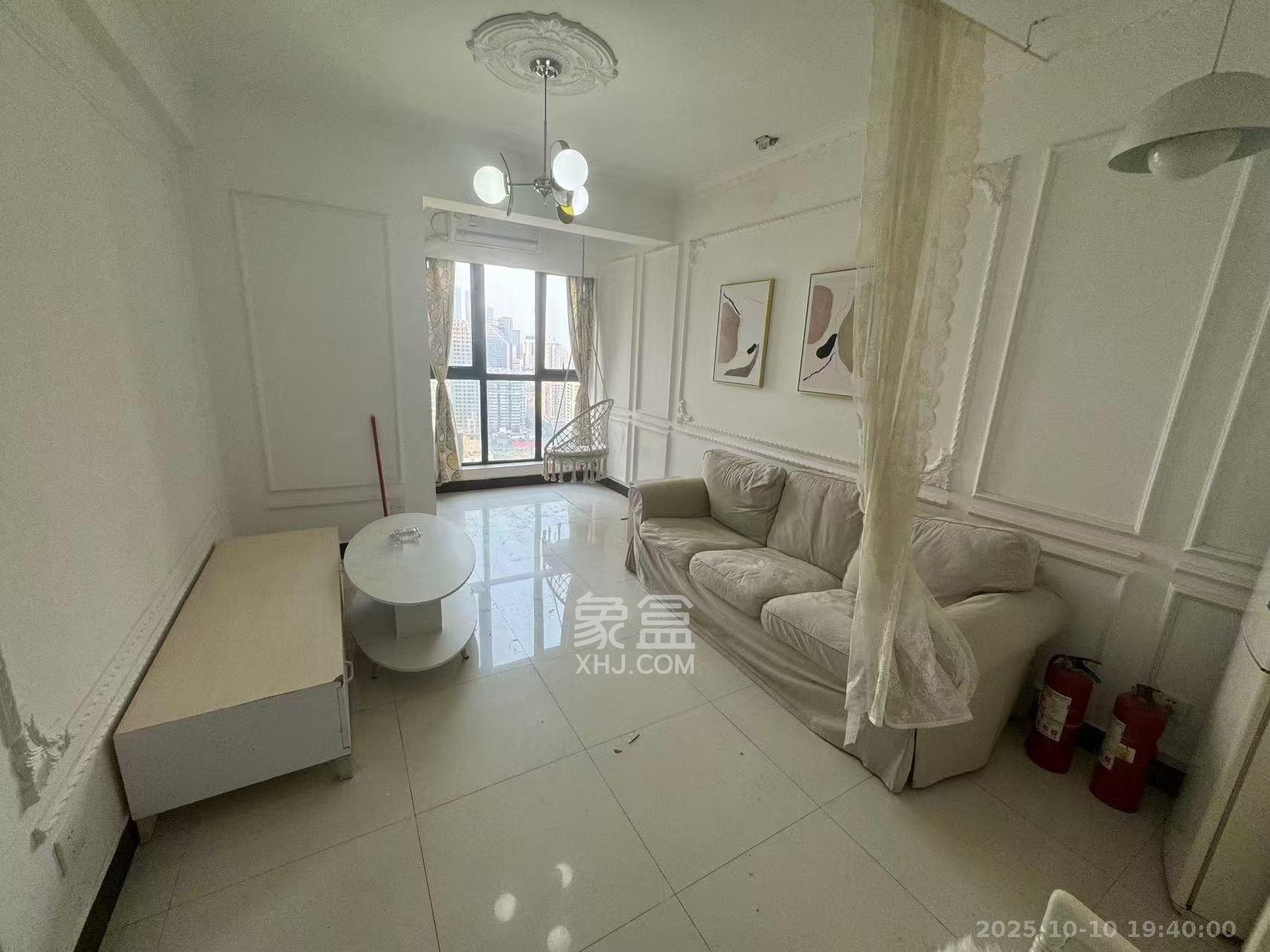 中天广场  1室1厅1卫    2000.0元/月