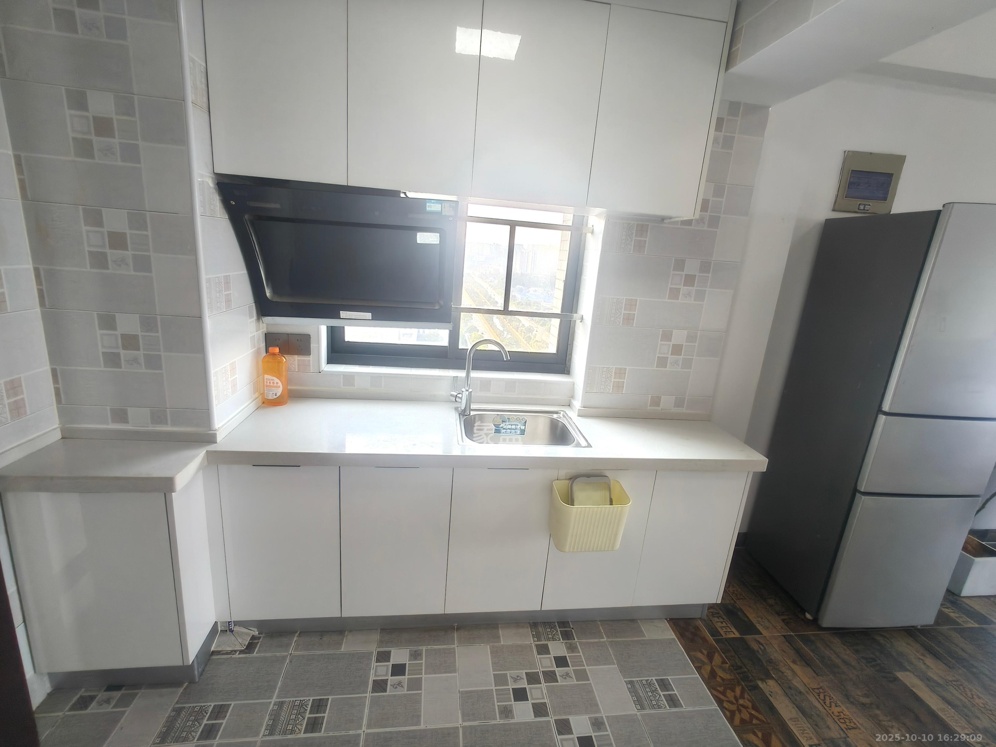 世纪桃花苑  1室1厅1卫    1600.0元/月