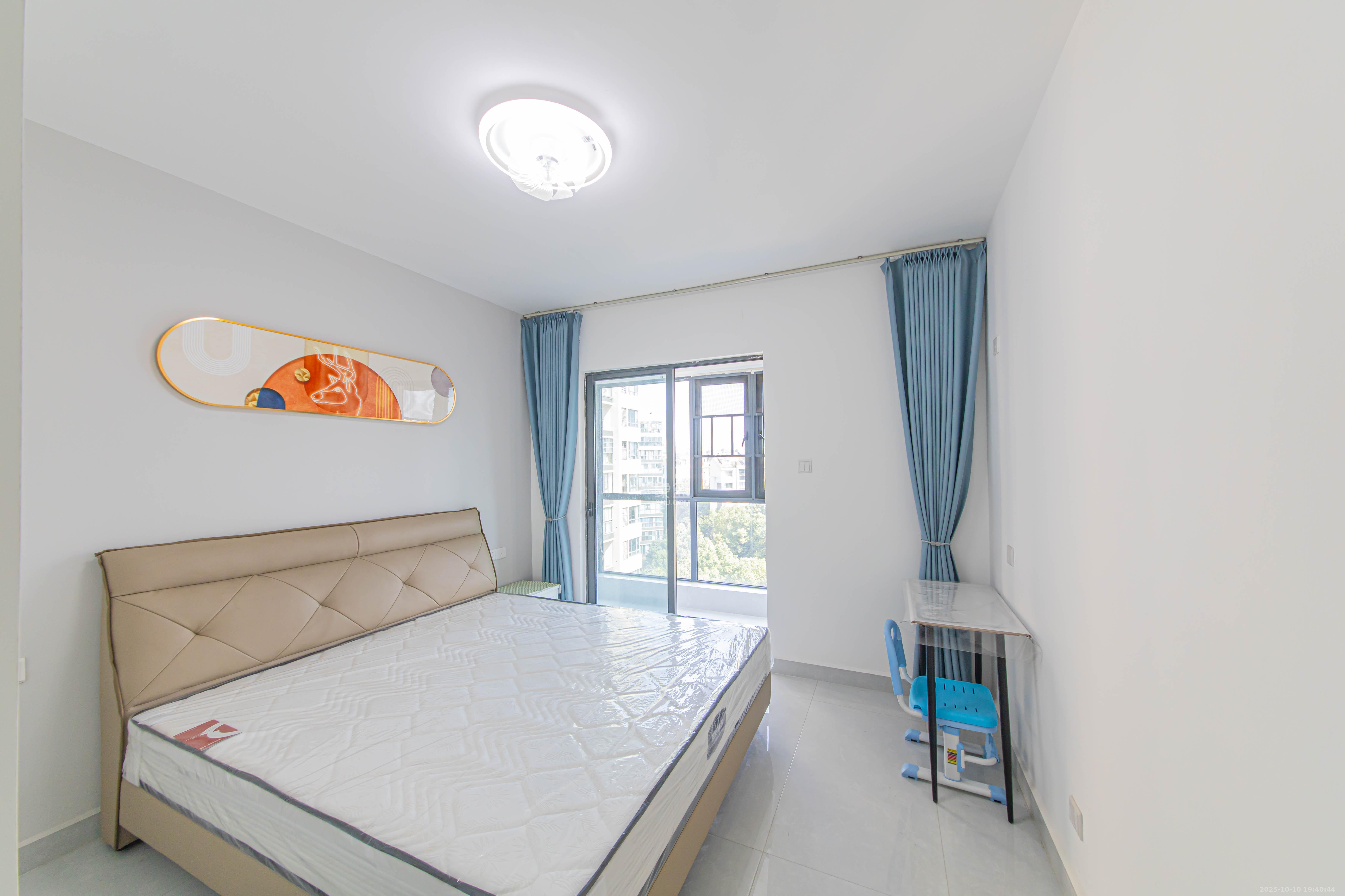 九峰远见  3室2厅2卫    155.0万卧室