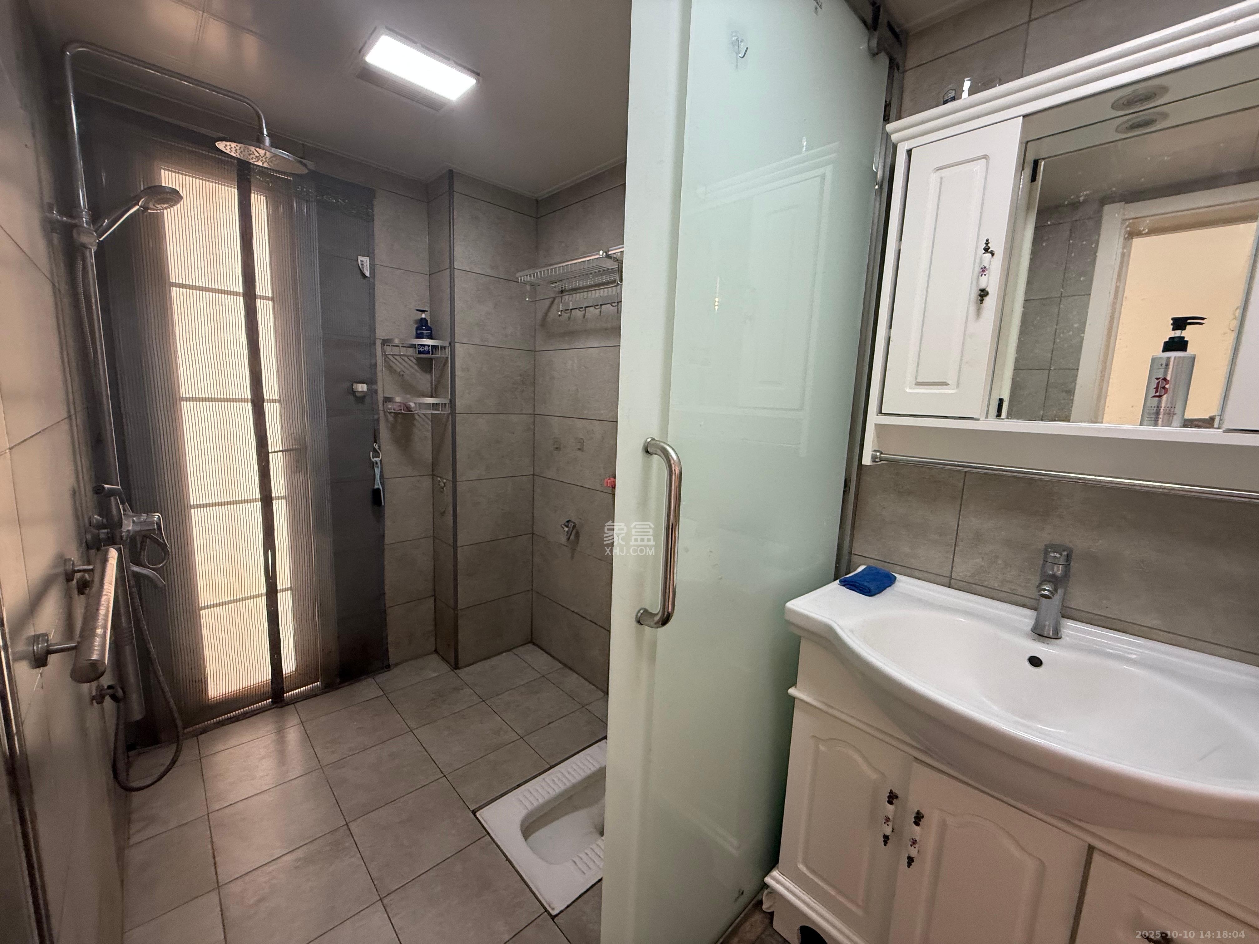 保利西海岸B区  3室2厅1卫    3300.0元/月 保利西海岸B区  3室2厅1卫    3300.0元/月室内图