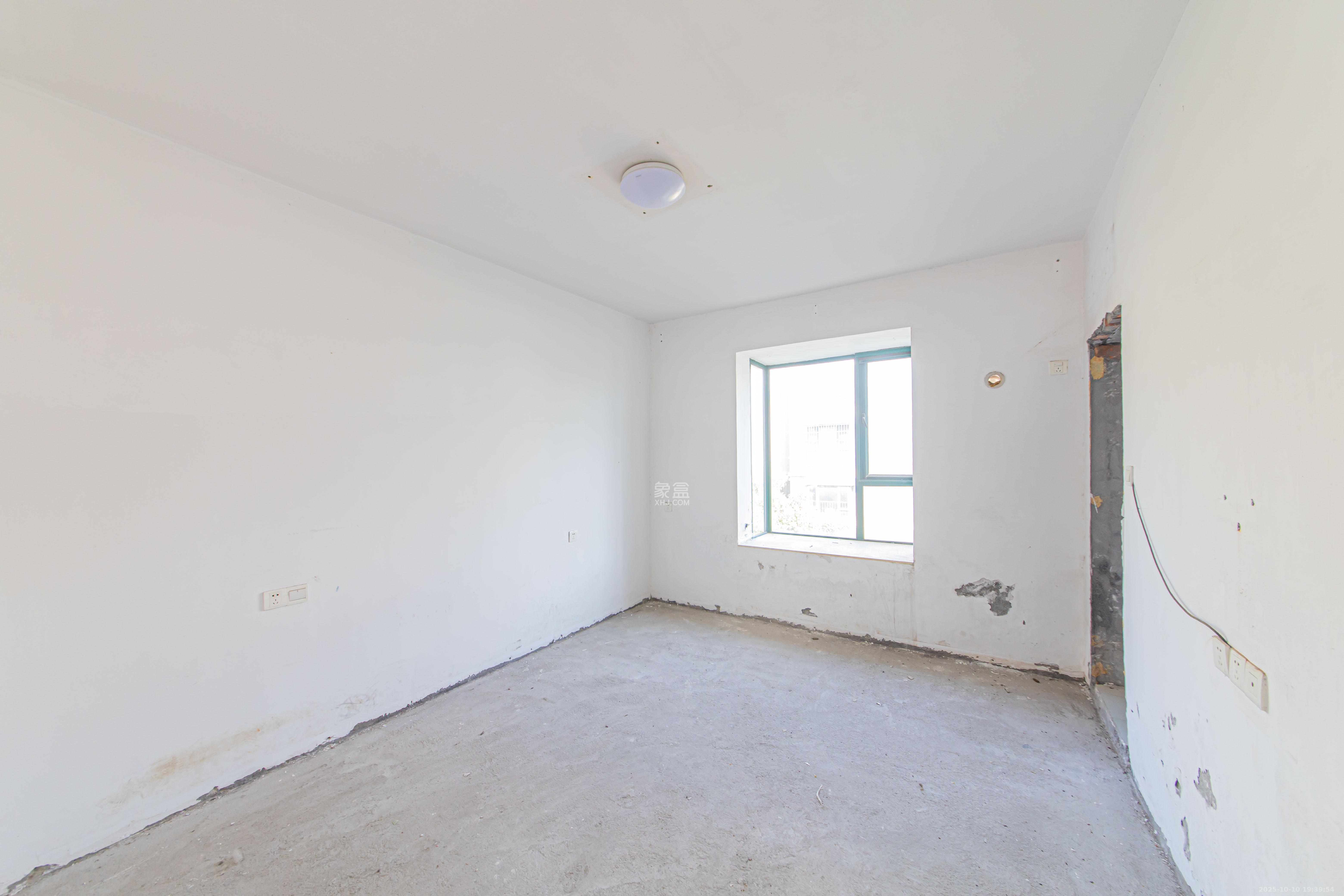 银桂苑  4室2厅2卫    126.0万卧室