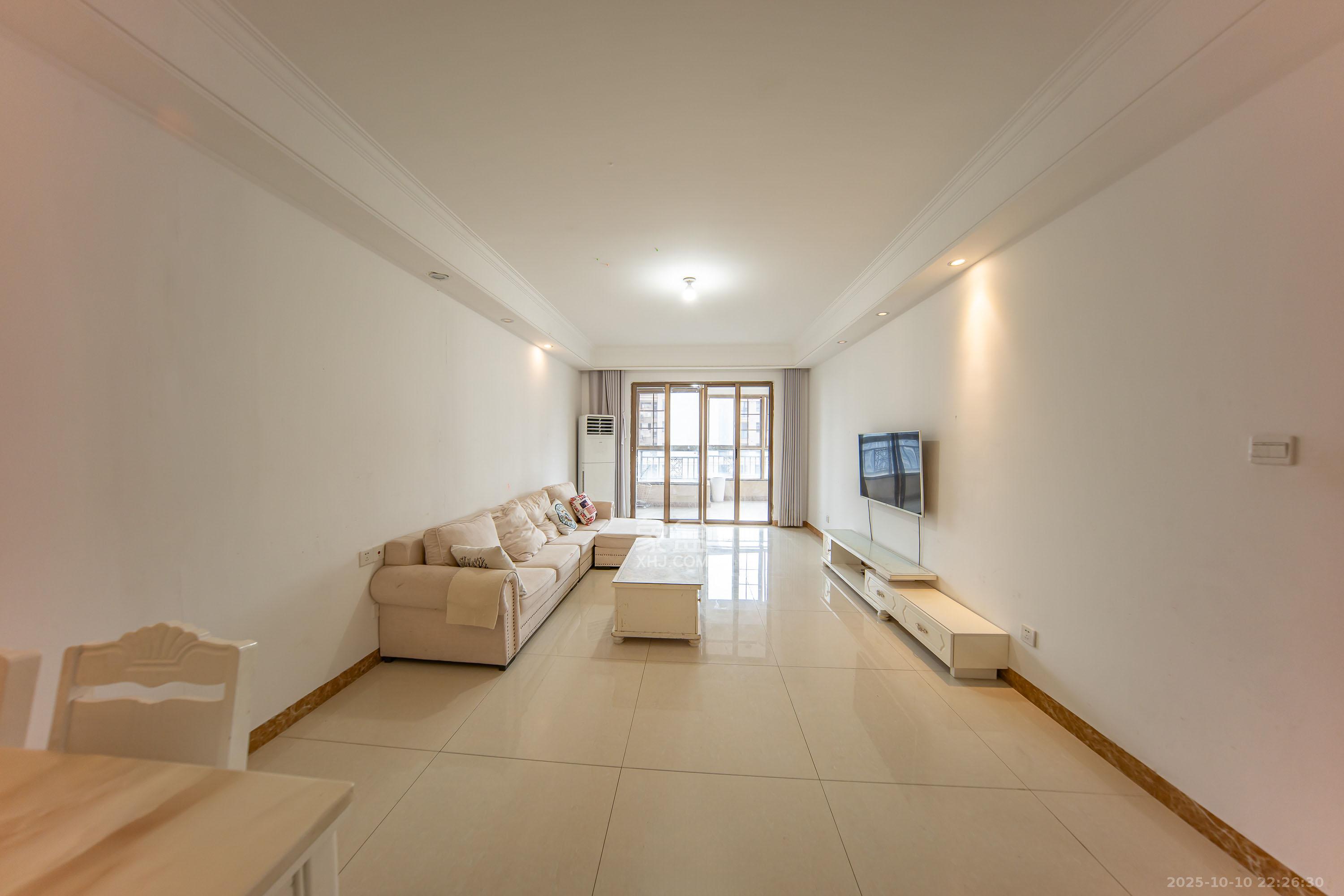 江山帝景哈佛  2室2厅1卫    72.0万 江山帝景哈佛  2室2厅1卫    72.0万客厅