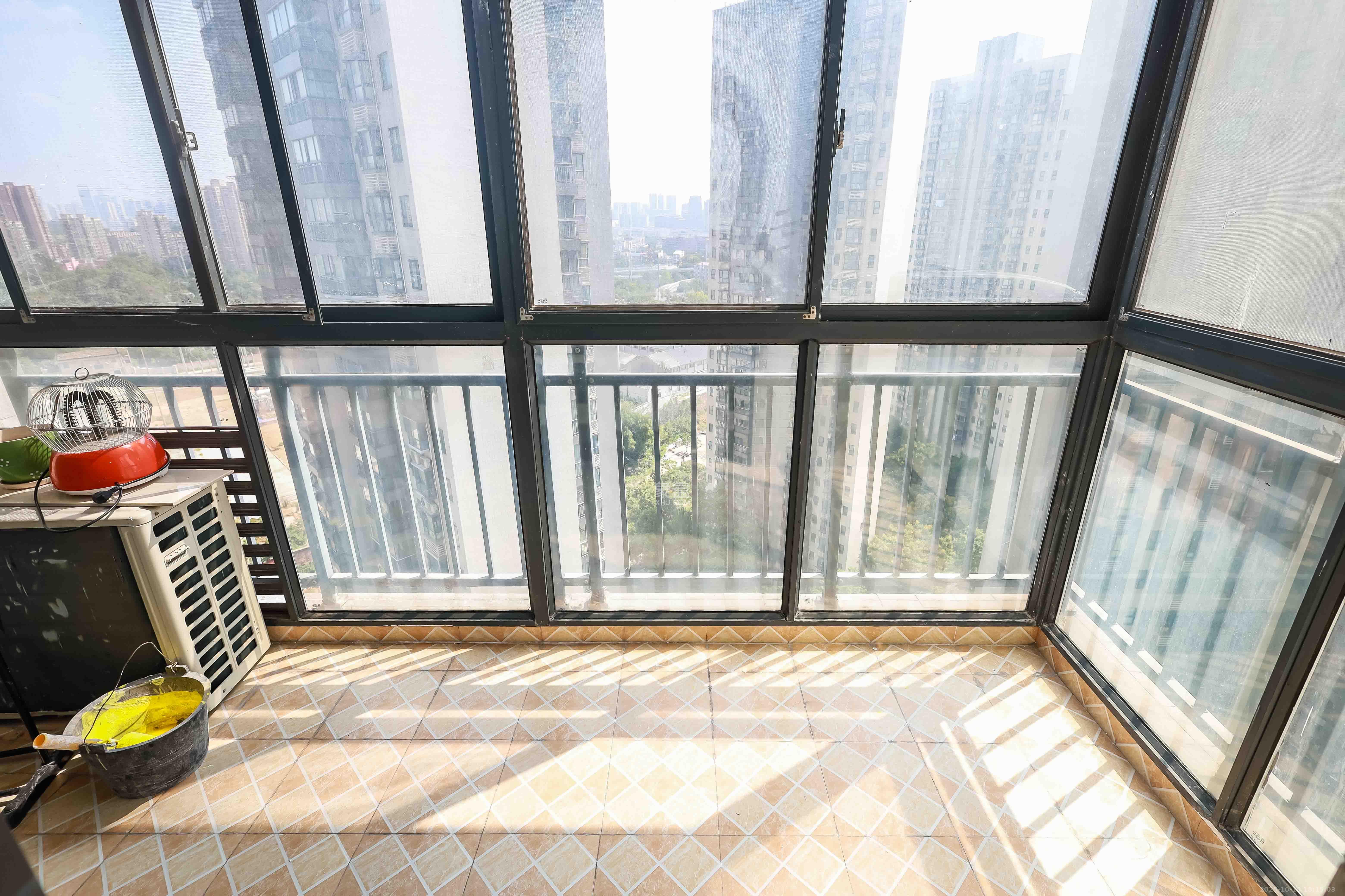 莱茵城  3室2厅1卫    62.0万阳台