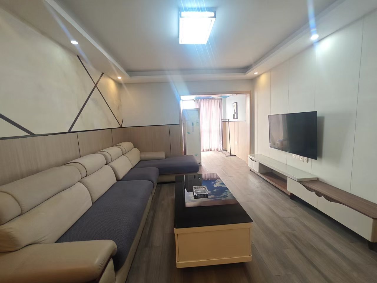 M国际  2室2厅1卫    1600.0元/月户型图