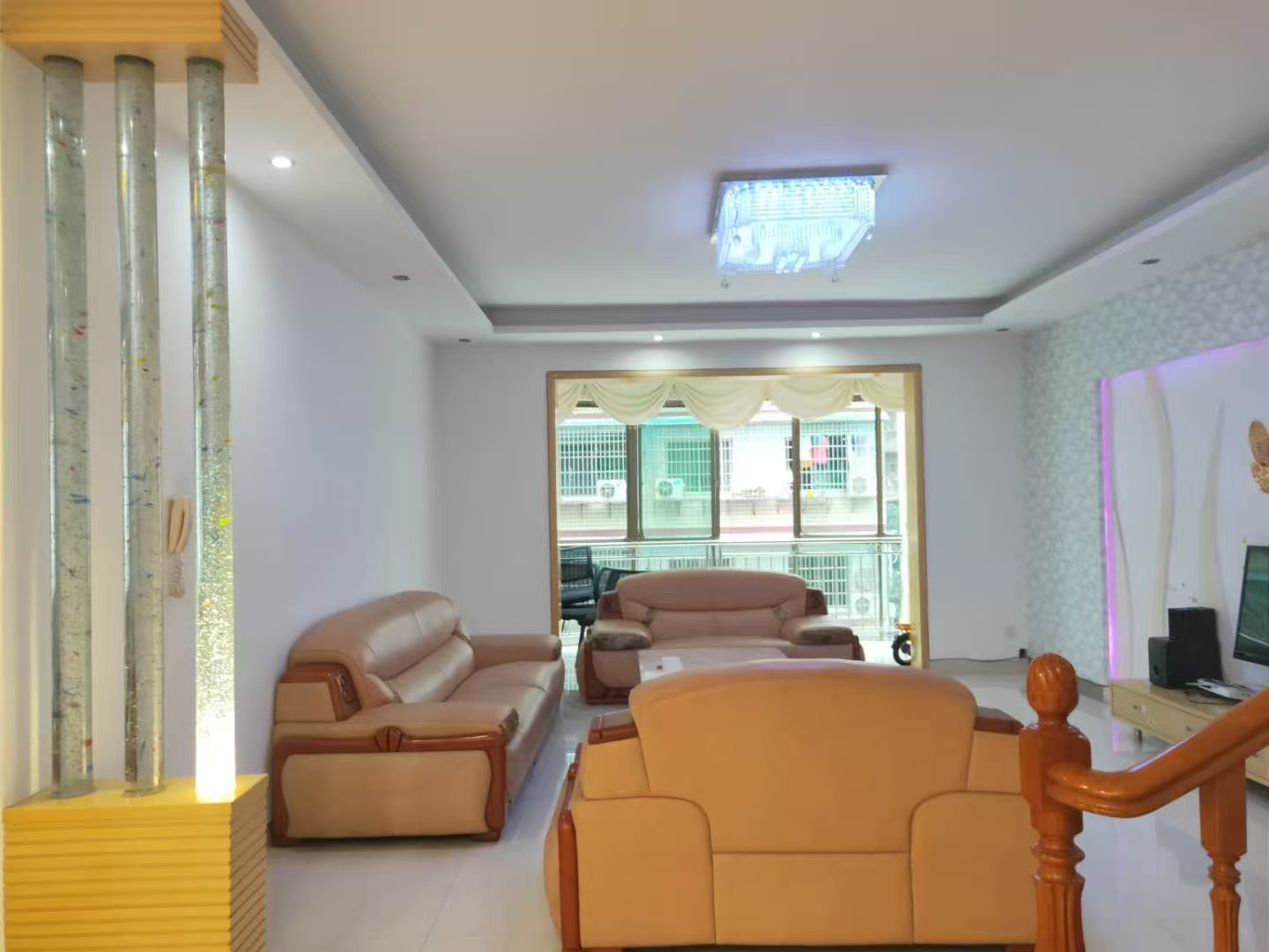 立新路散盘  3室2厅1卫    1500.0元/月 立新路散盘  3室2厅1卫    1500.0元/月室内图