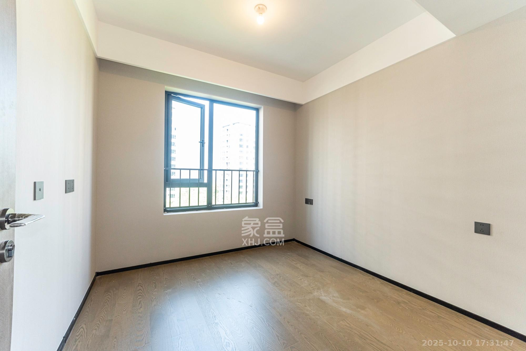 万科松湖天地  4室2厅2卫    200.0万卧室