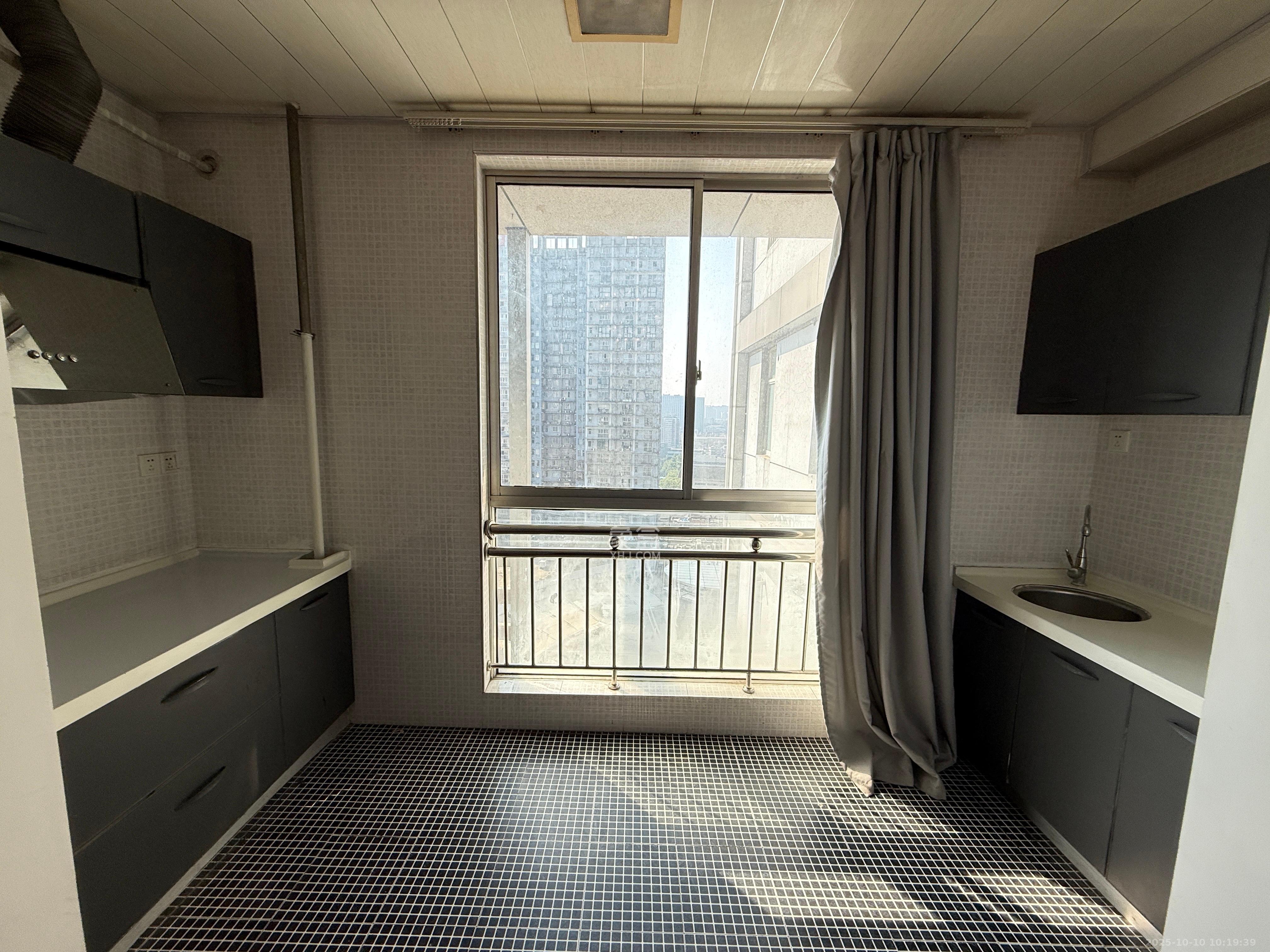 君临国际 1室1厅1卫 1900.0元/月 君临国际 1室1厅1卫 1900.0元/月室内图