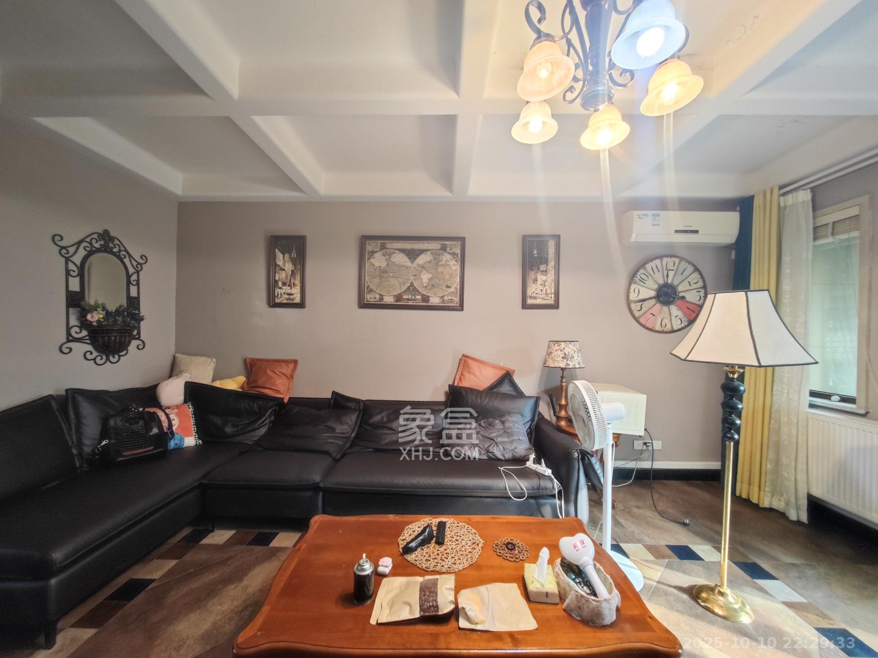 欧莱雅郡 4室2厅2卫 158.8万 欧莱雅郡 4室2厅2卫 158.8万客厅