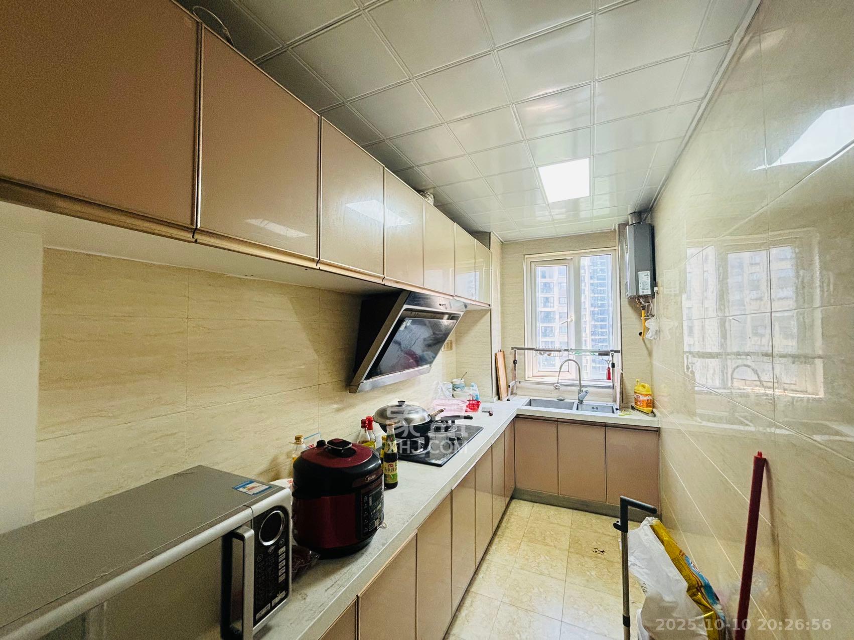 保利香槟国际  3室2厅1卫    2000.0元/月室内图