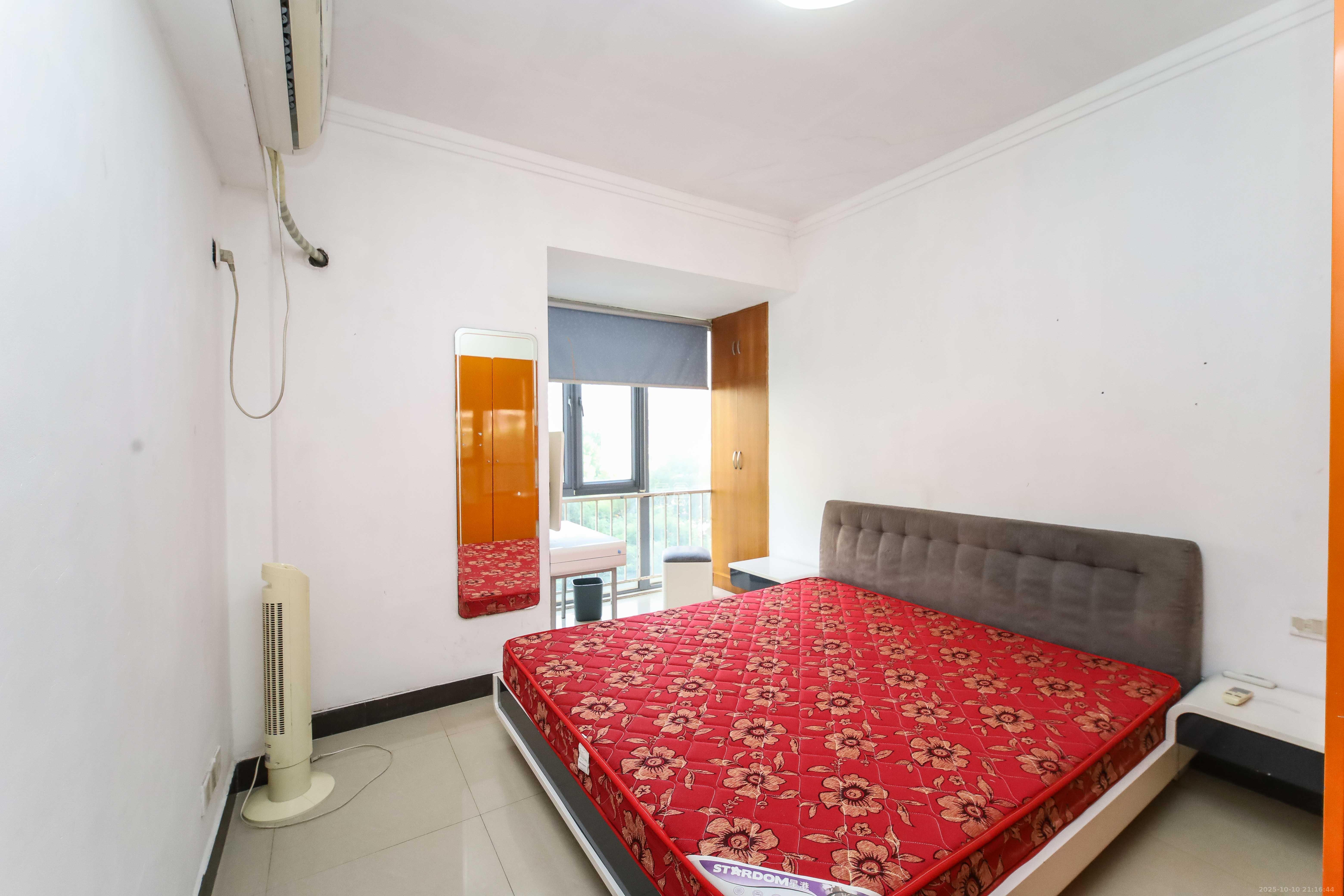 银港水晶城 2室2厅1卫 60.8万 银港水晶城 2室2厅1卫 60.8万卧室