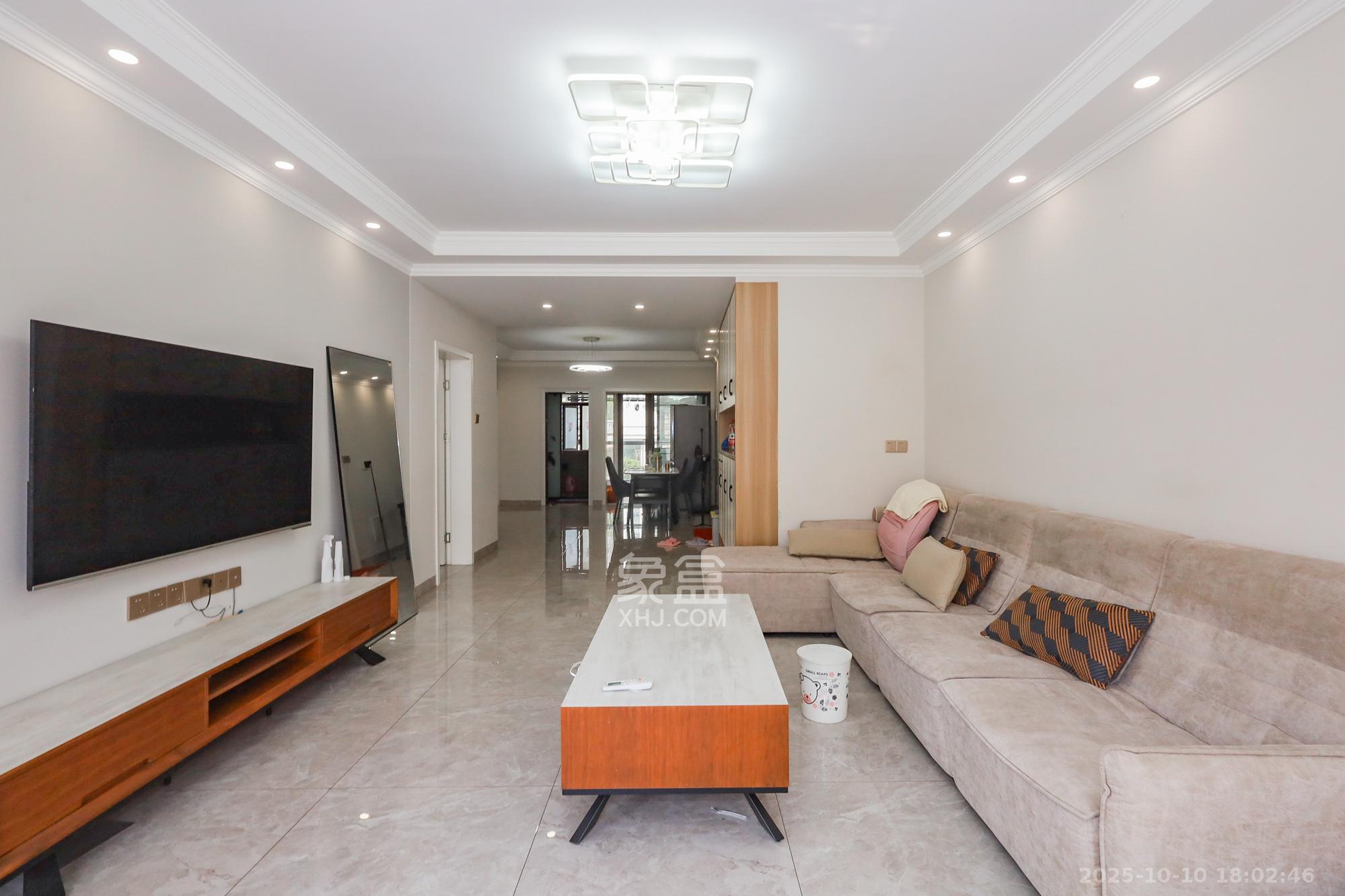 芙蓉别墅山庄（嘉湘华庭）  3室2厅2卫    175.0万