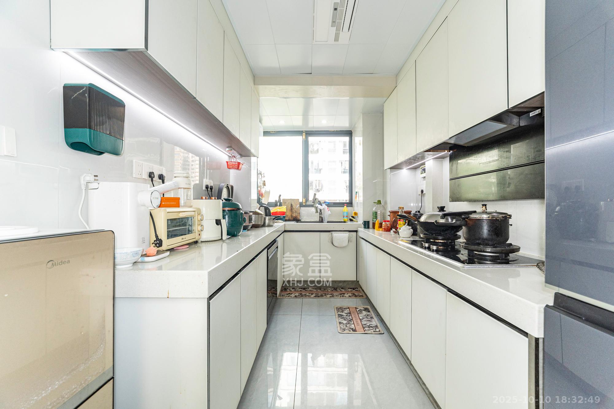 保利金香槟 3室2厅2卫 129.0万 保利金香槟 3室2厅2卫 129.0万厨房