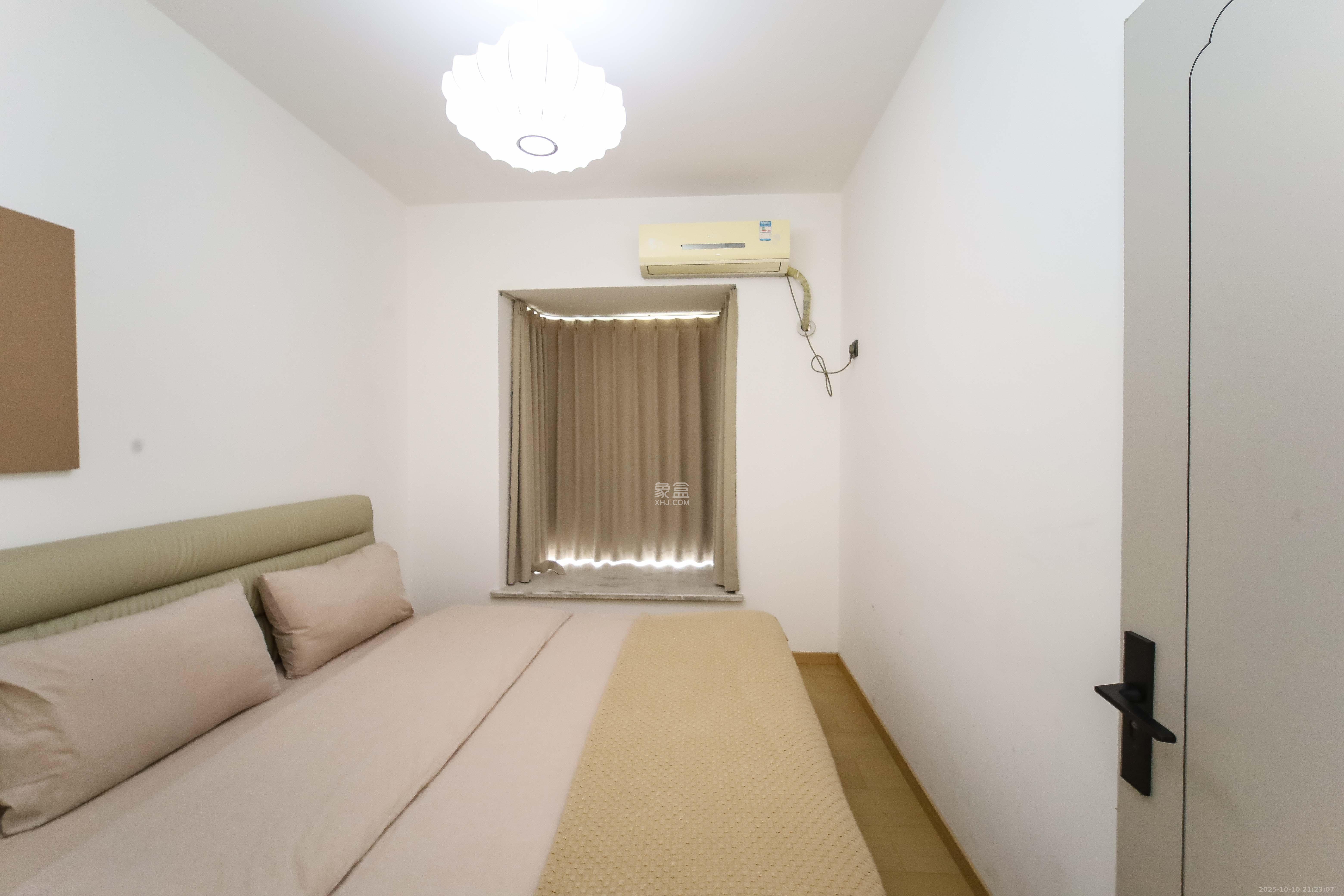 左岸右岸 3室2厅2卫 87.5万 左岸右岸 3室2厅2卫 87.5万卧室