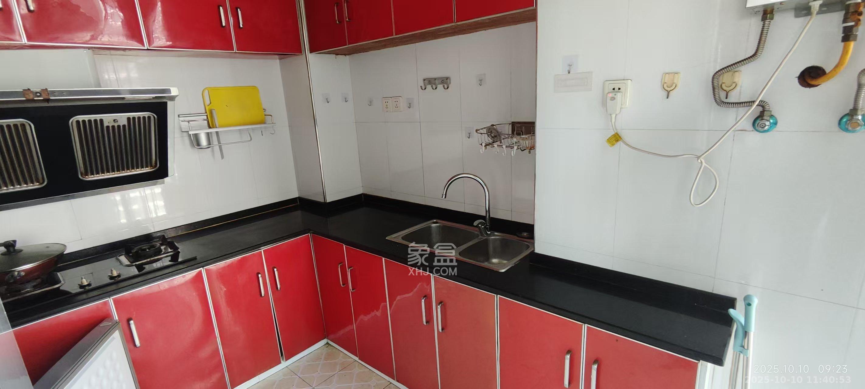 英郡年华  3室2厅2卫    2200.0元/月