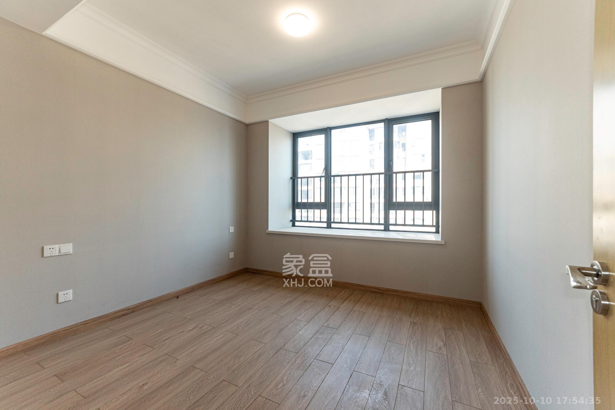 运达锦绣广场 4室2厅2卫 150.0万 运达锦绣广场 4室2厅2卫 150.0万卧室