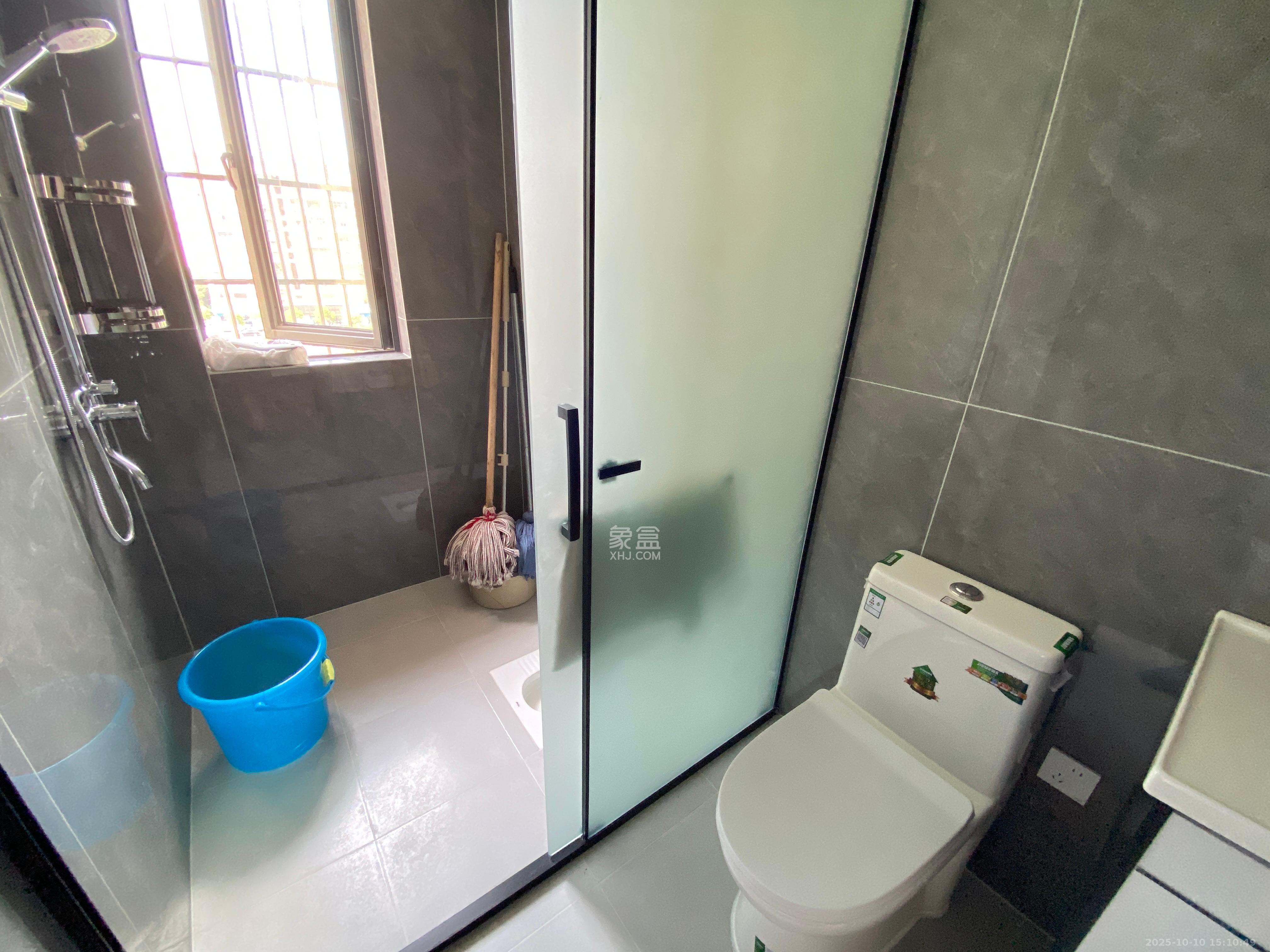 岭福家苑(天心佳苑) 3室2厅2卫 3300.0元/月 岭福家苑(天心佳苑) 3室2厅2卫 3300.0元/月室内图