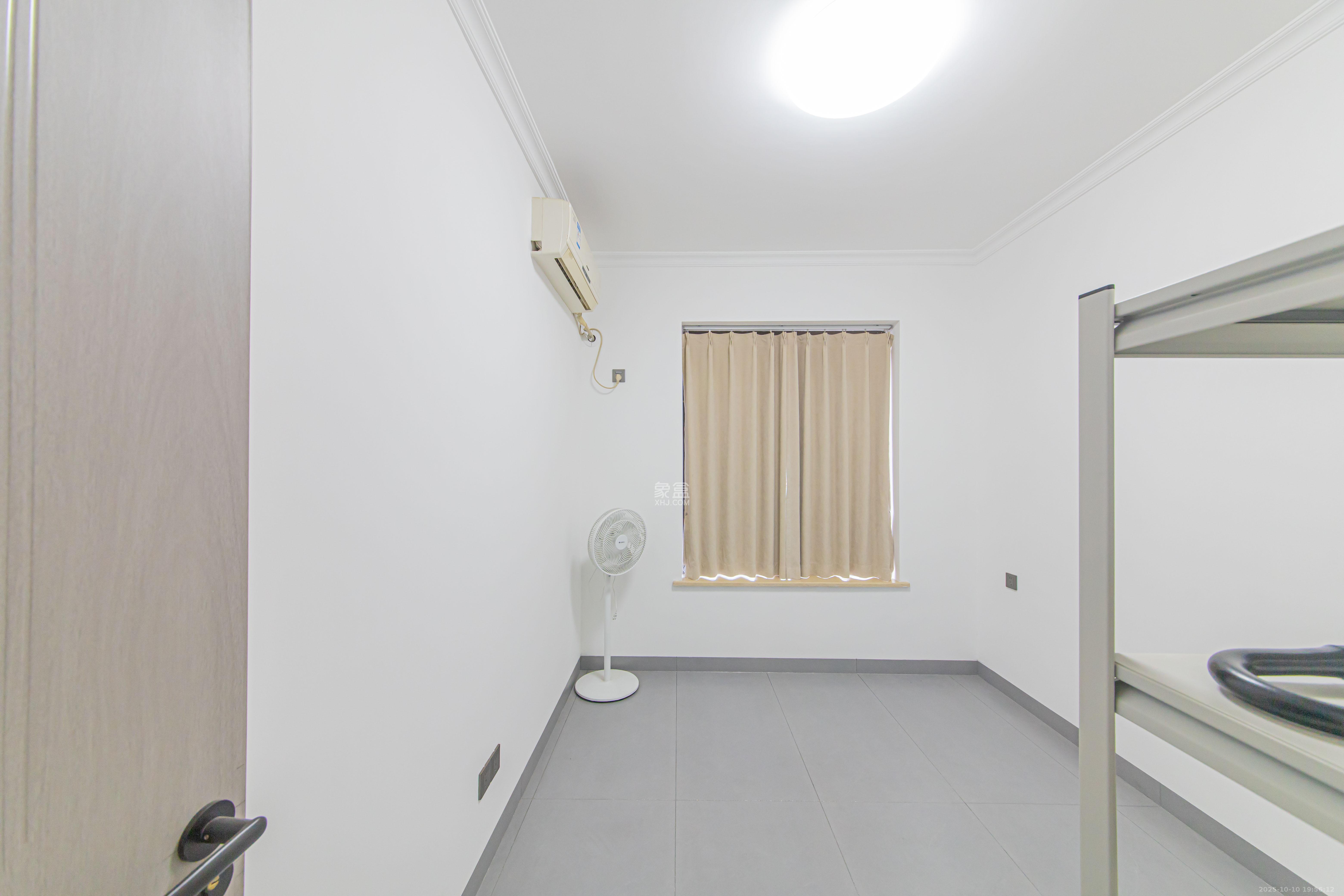 绿地公馆（绿地名邸）  3室2厅2卫    118.0万卧室