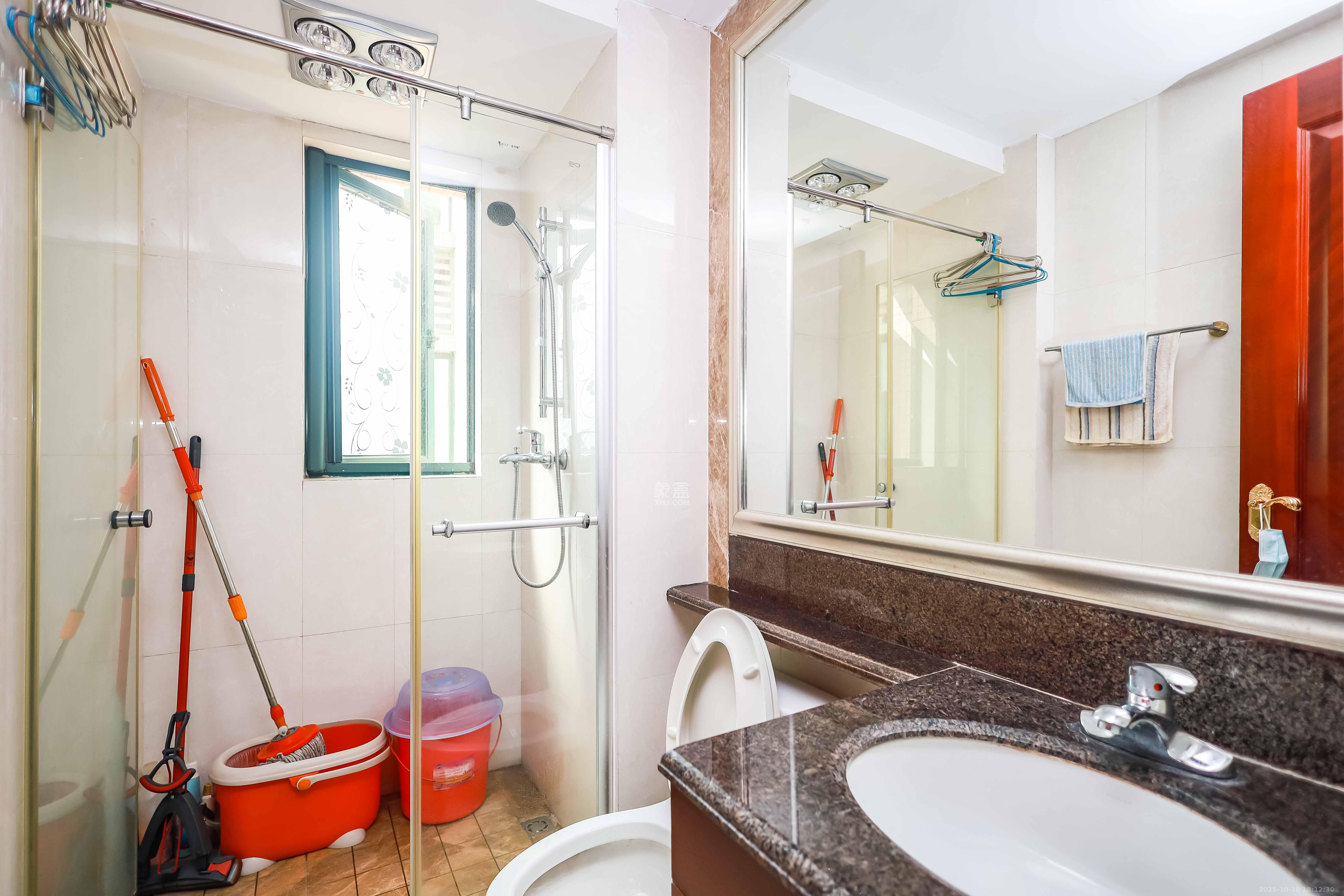 恒大华府  3室2厅1卫    118.0万卫生间