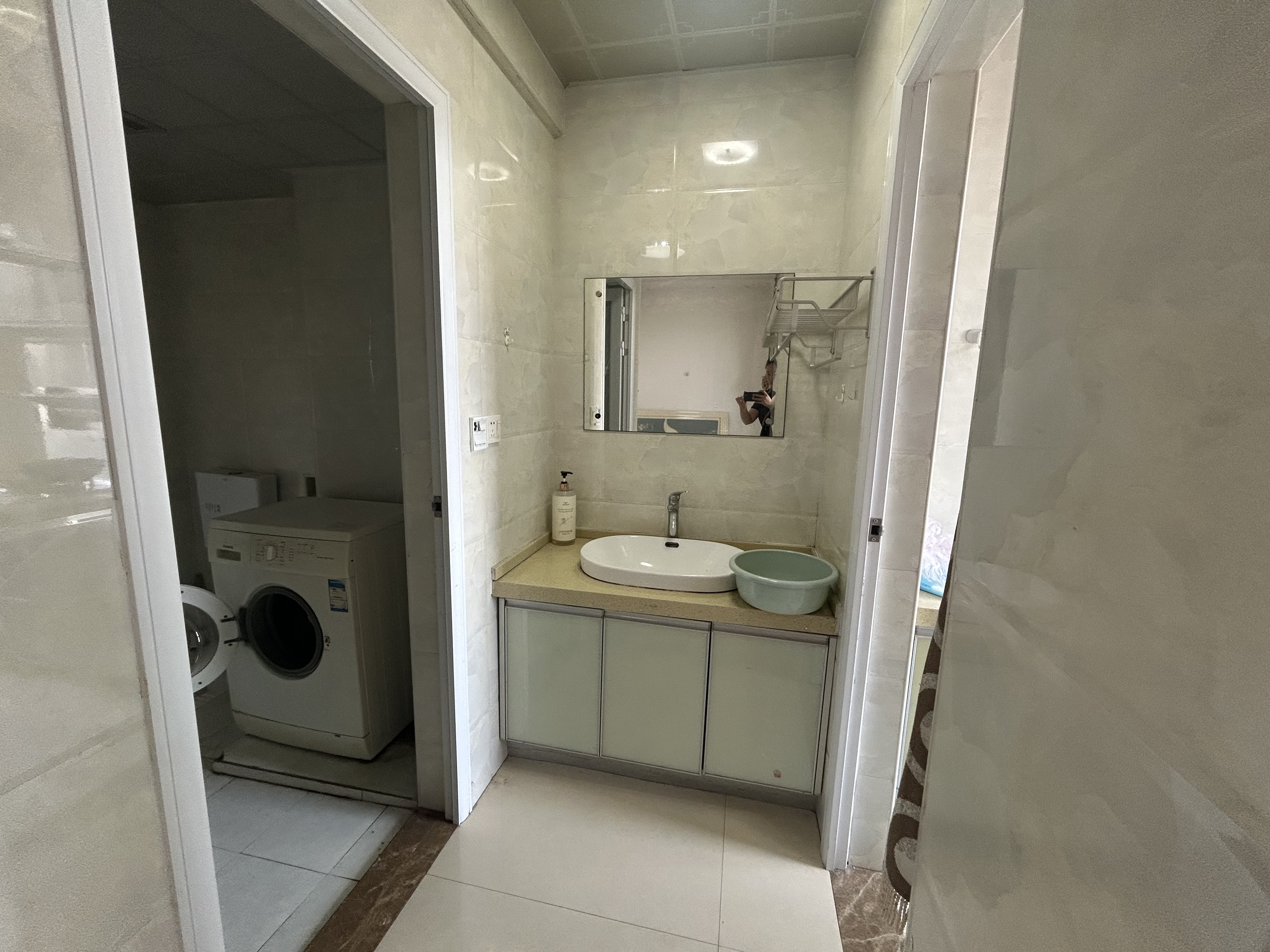 鸿泰国际 1室1厅1卫 23.8万 鸿泰国际 1室1厅1卫 23.8万客厅