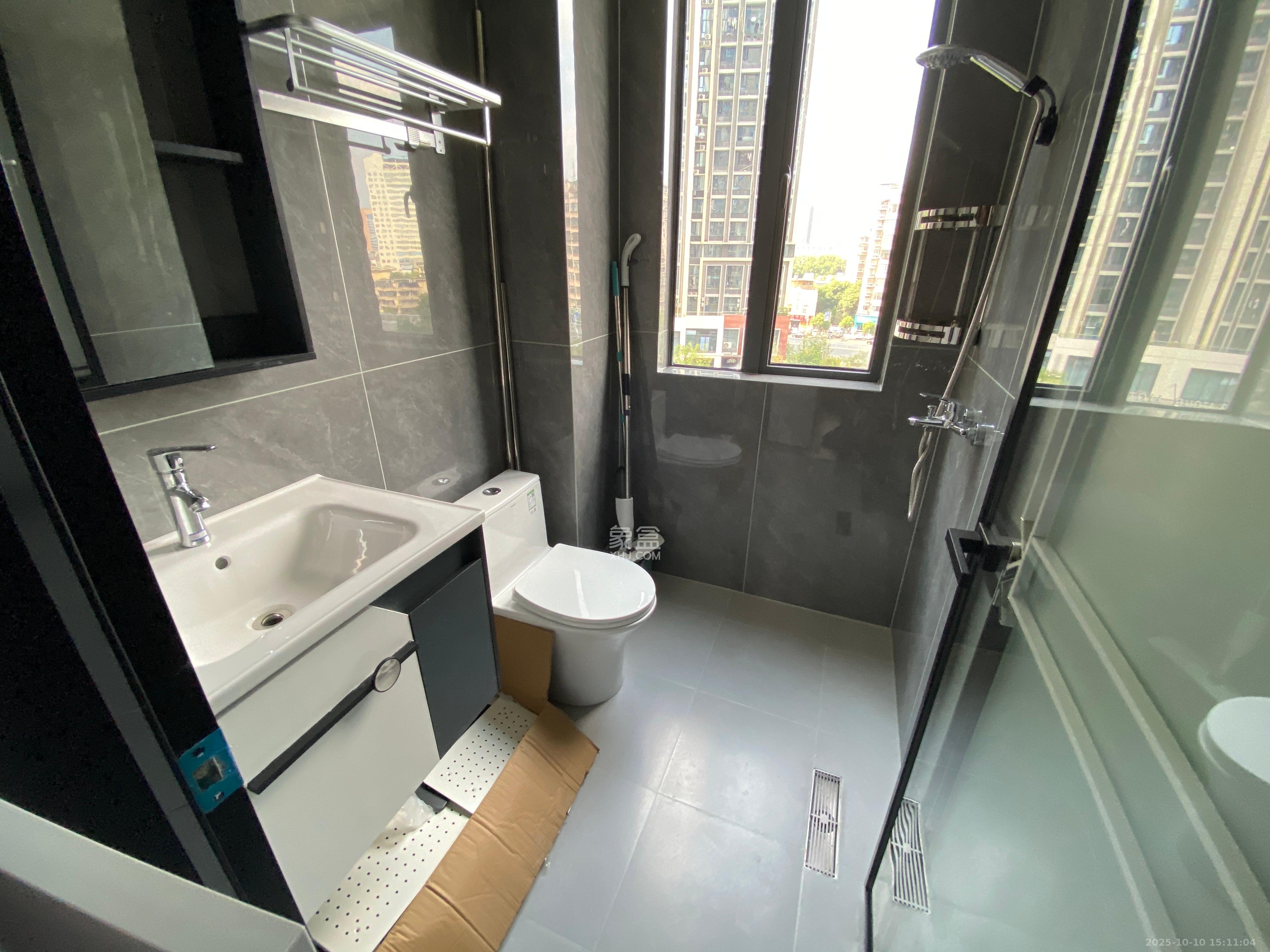 岭福家苑(天心佳苑) 3室2厅2卫 3300.0元/月 岭福家苑(天心佳苑) 3室2厅2卫 3300.0元/月室内图