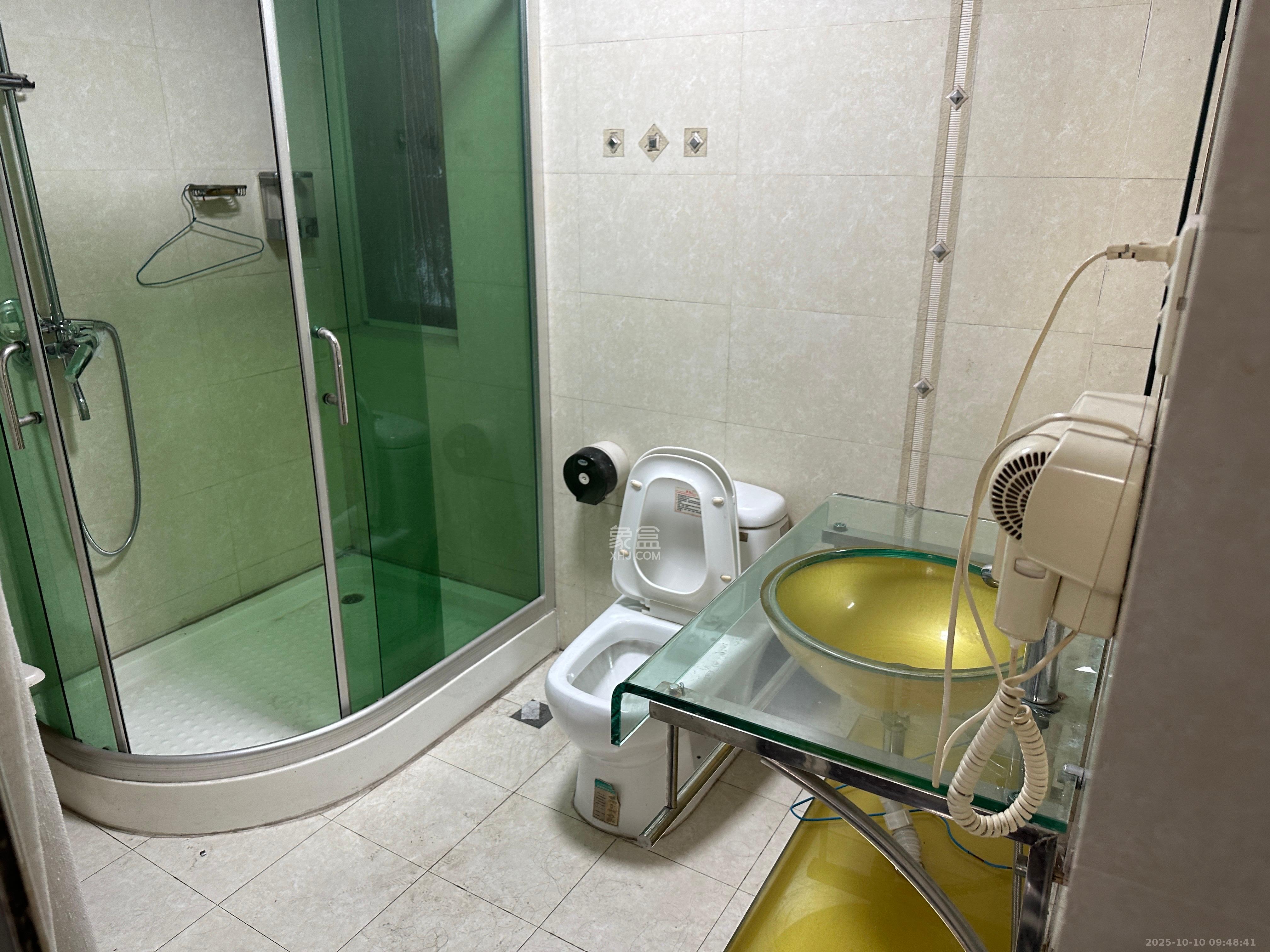 怡人园小区 2室1厅2卫 2500.0元/月 怡人园小区 2室1厅2卫 2500.0元/月室内图