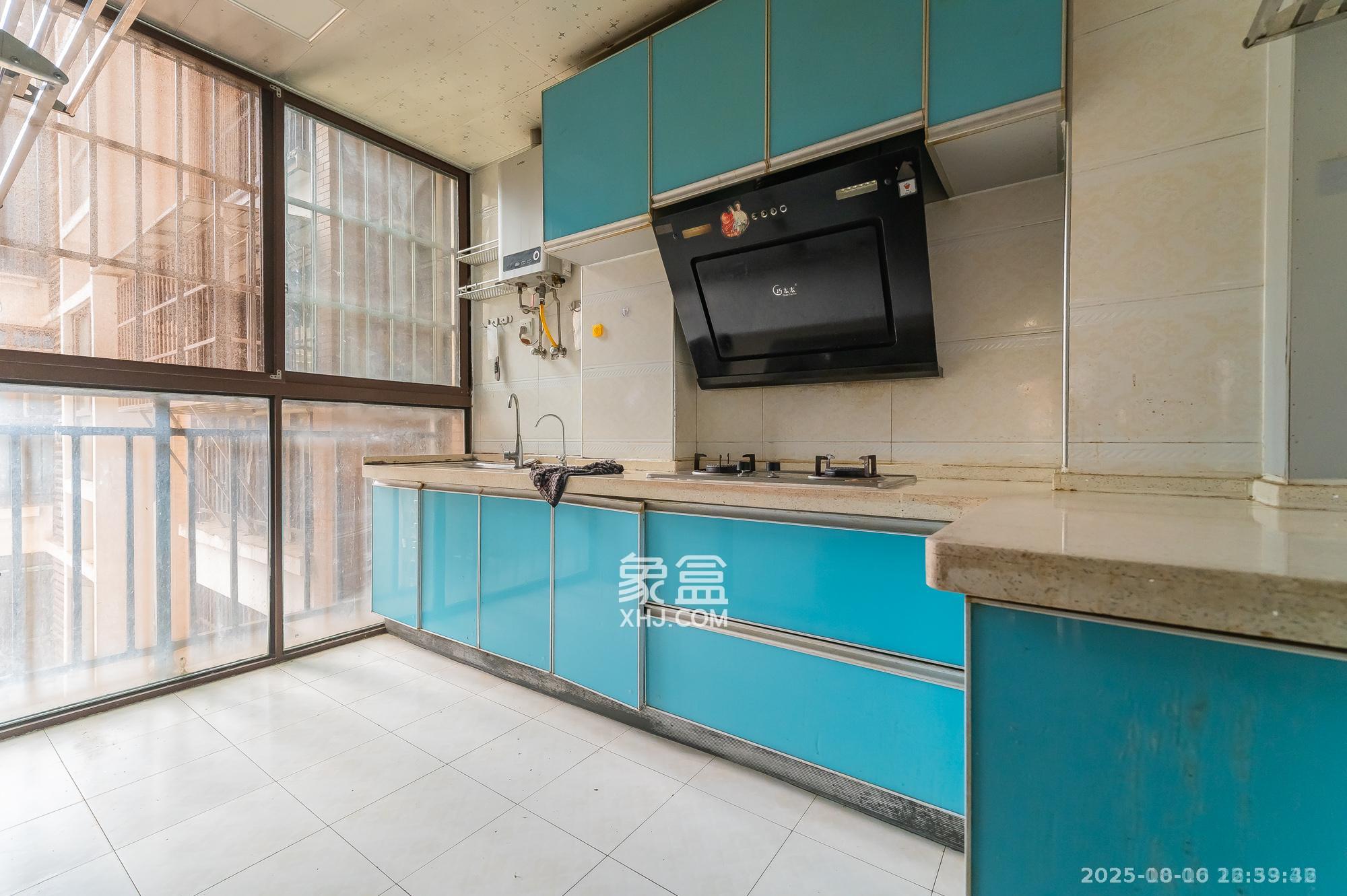 水岸世景  1室1厅1卫    1900.0元/月室内图