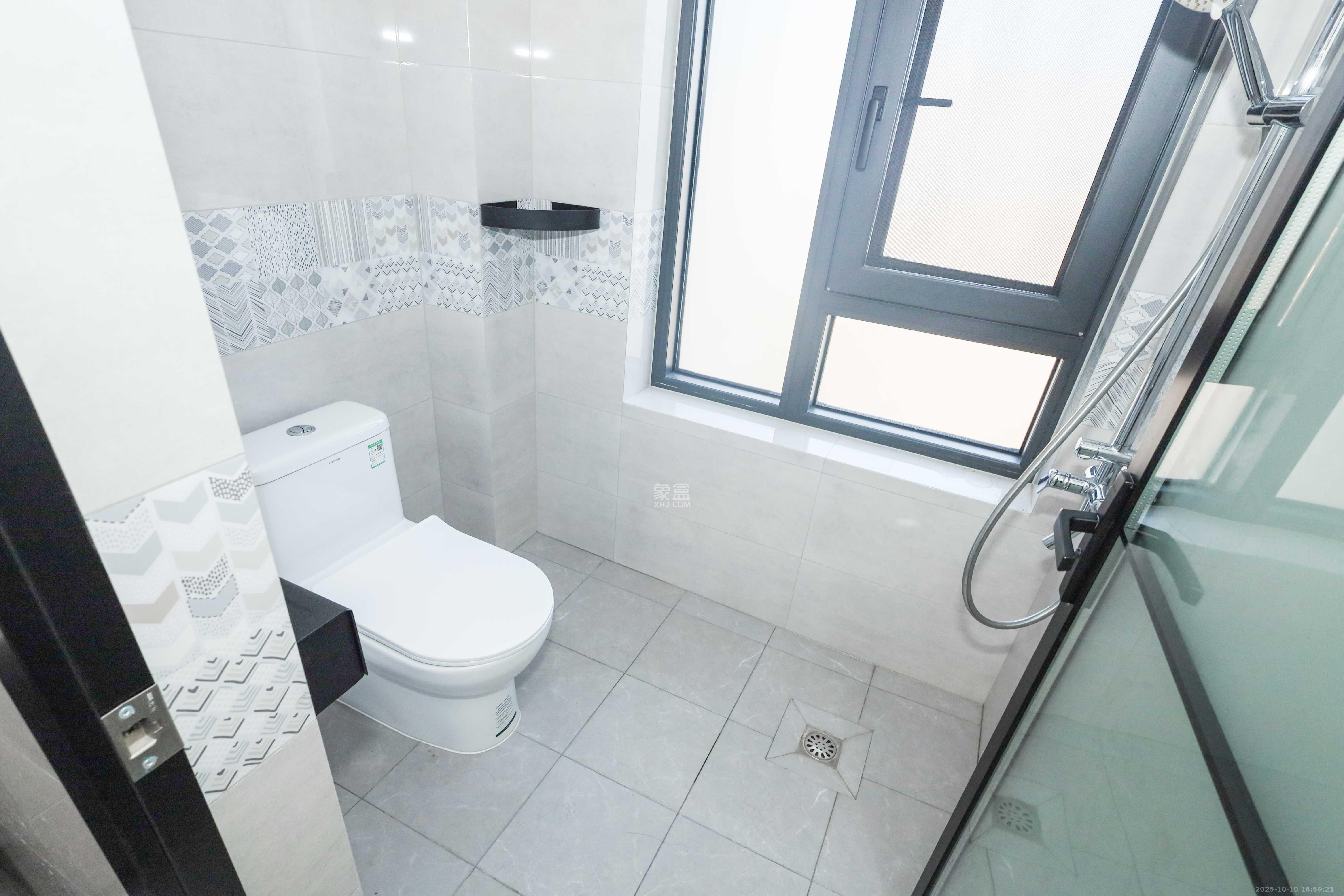 保利麓谷林语D区 4室2厅2卫 148.0万 保利麓谷林语D区 4室2厅2卫 148.0万卫生间