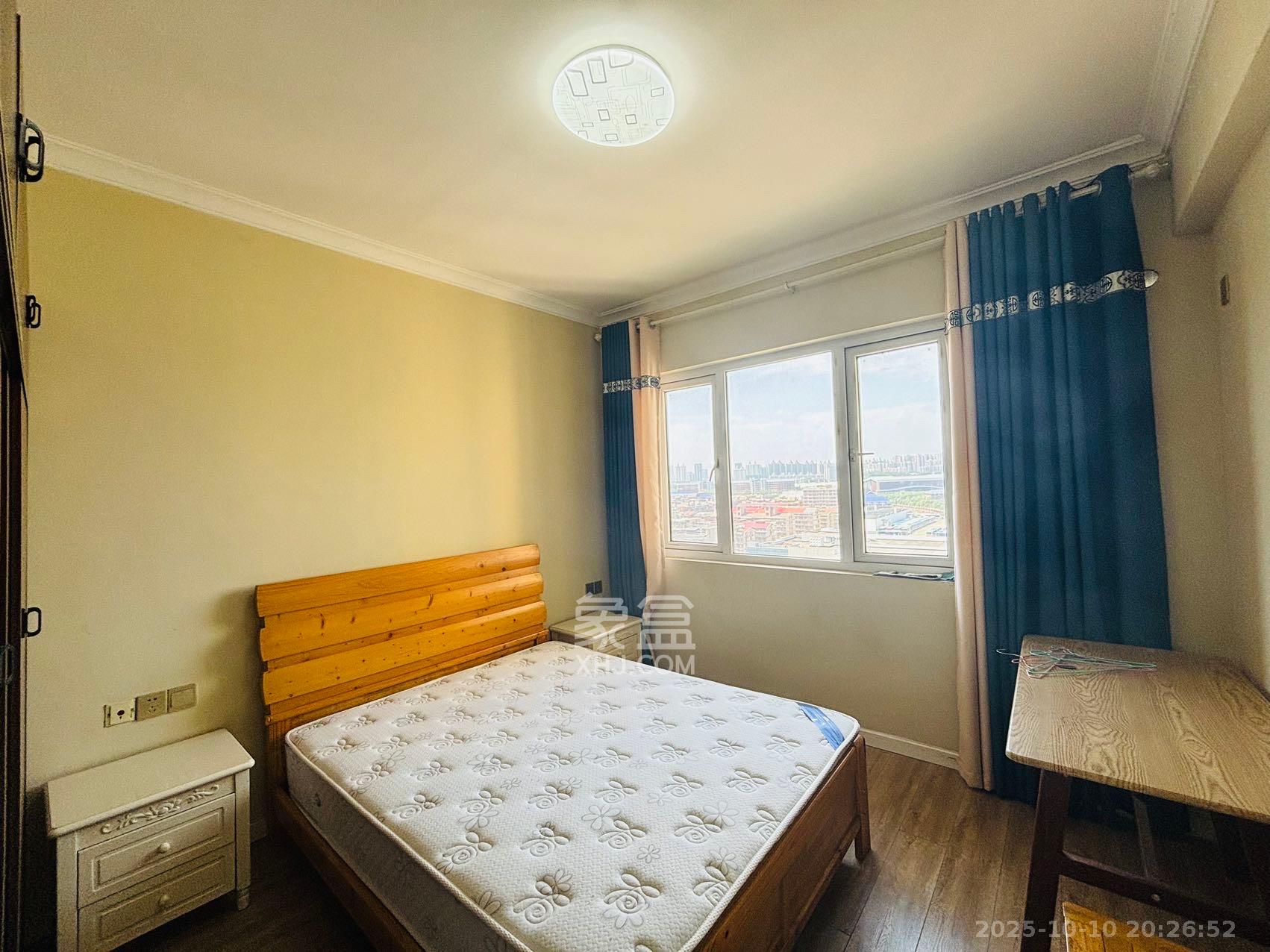 保利香槟国际  3室2厅1卫    2000.0元/月室内图