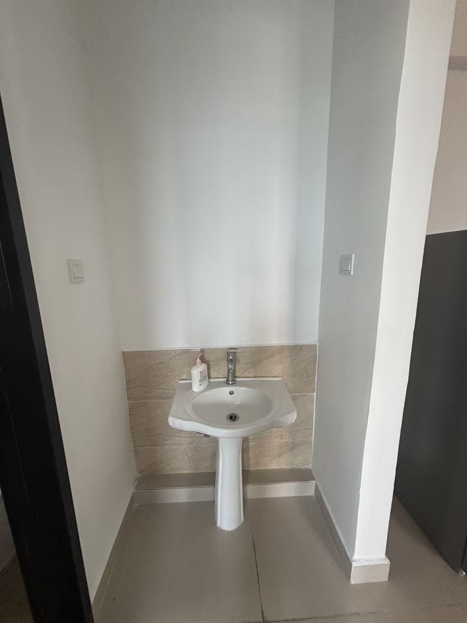 新海小区 1室1厅1卫 1000.0元/月 新海小区 1室1厅1卫 1000.0元/月室内图