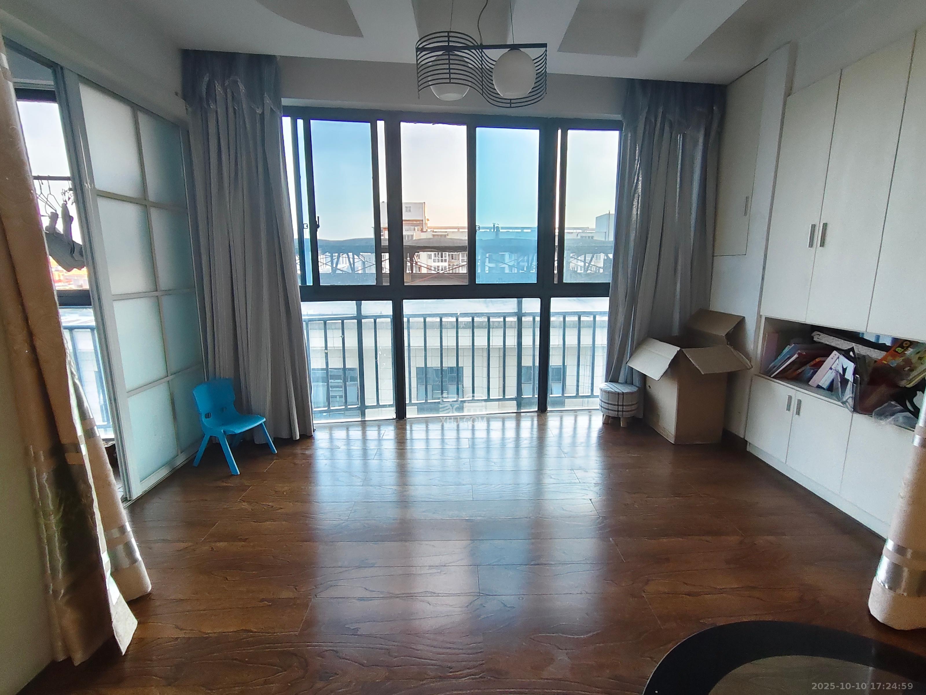 融圣国际 1室1厅1卫 1200.0元/月 融圣国际 1室1厅1卫 1200.0元/月室内图