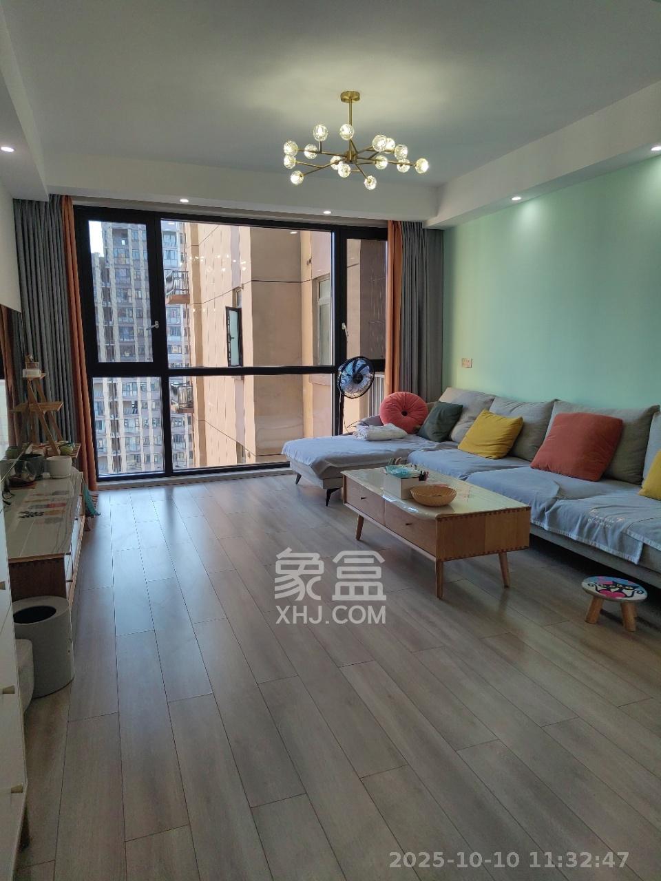 新天地步步高  4室2厅2卫    2200.0元/月