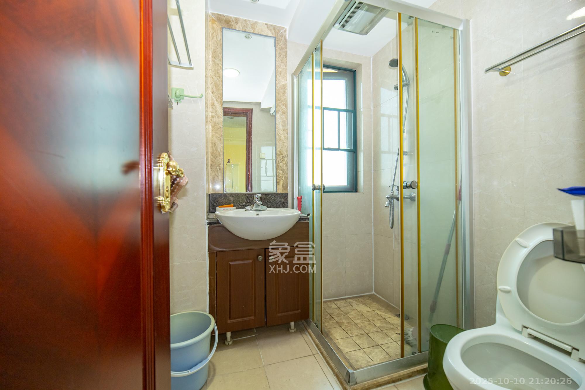 恒大雅苑 2室1厅1卫 75.0万 恒大雅苑 2室1厅1卫 75.0万卫生间