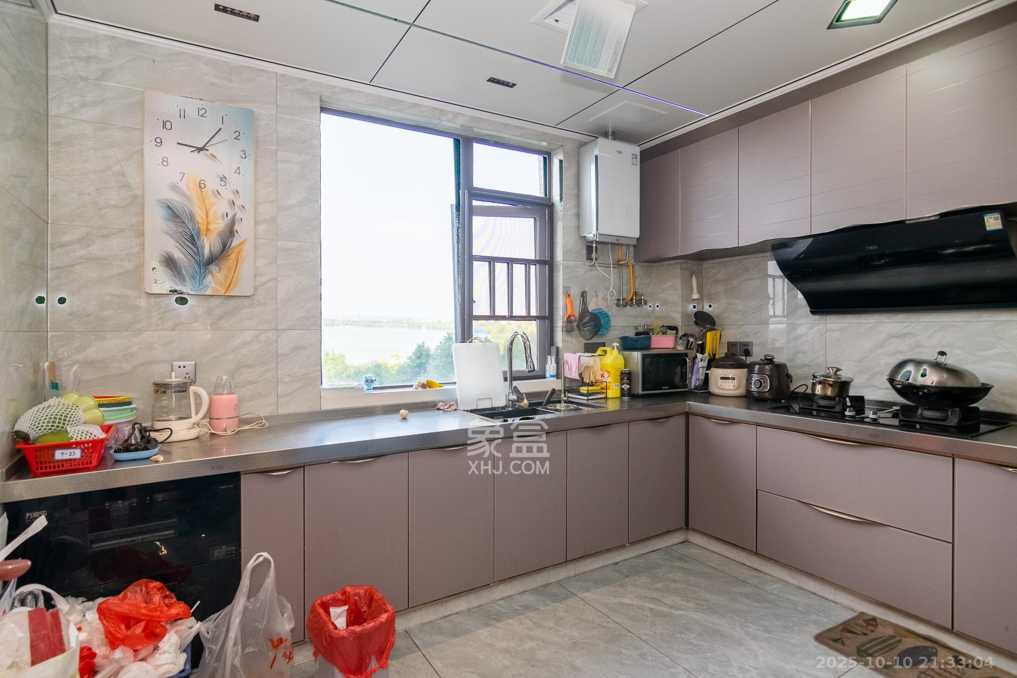 高域自然城 4室2厅2卫 145.0万 高域自然城 4室2厅2卫 145.0万厨房