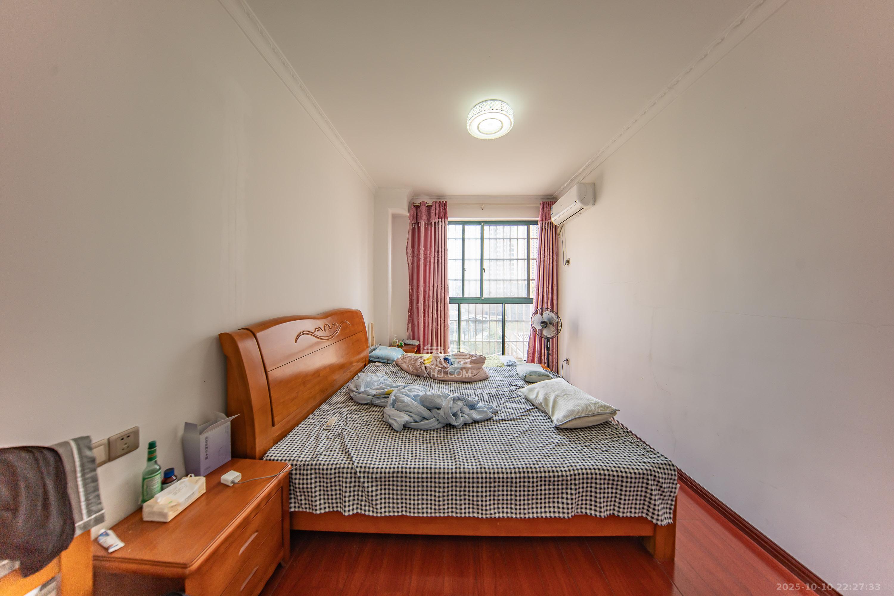 枫华府第  3室2厅2卫    56.0万 枫华府第  3室2厅2卫    56.0万卧室