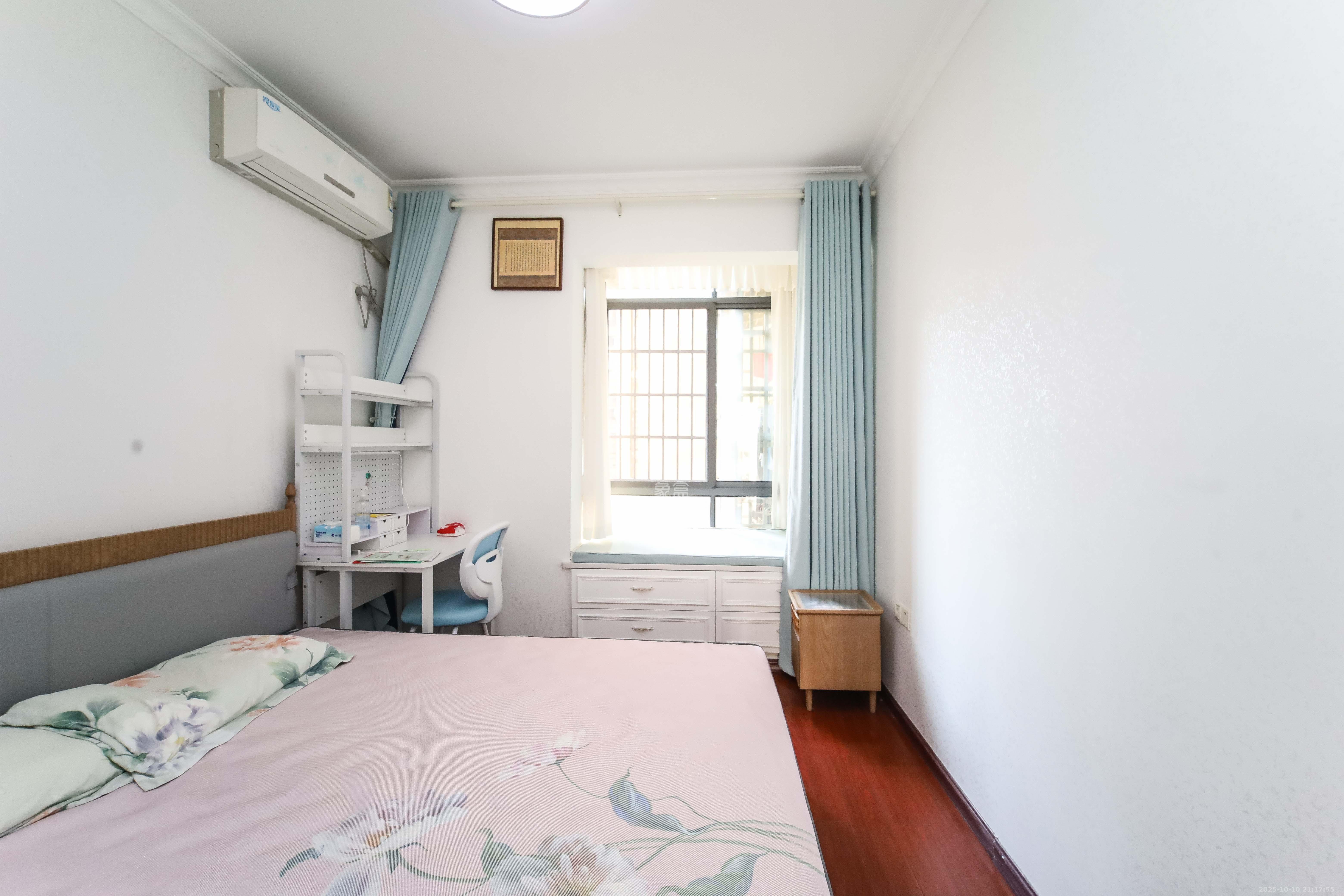 江河东澜湾  3室2厅2卫    135.0万卧室