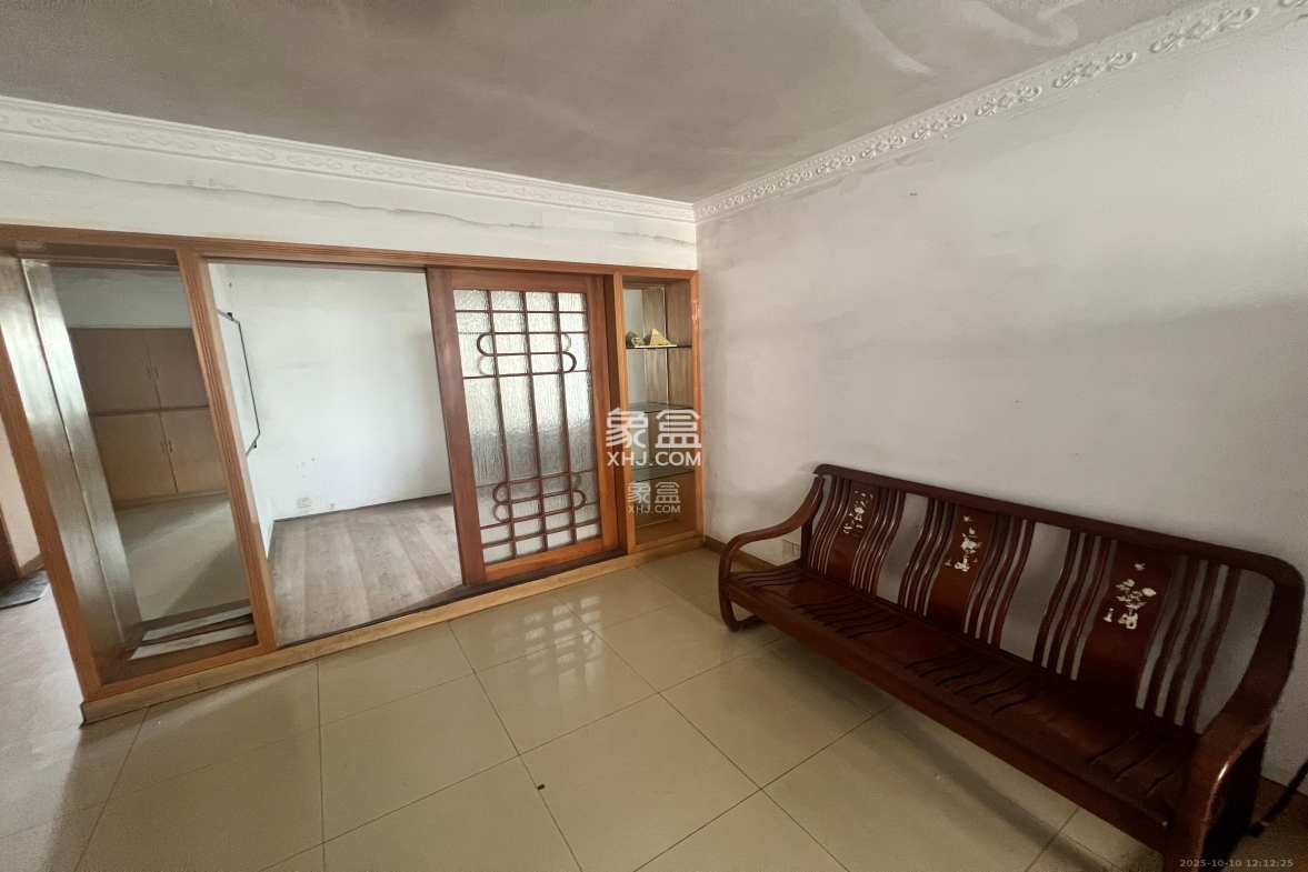 湖南中医药大学梨子山宿舍 2室2厅1卫 1800.0元/月 湖南中医药大学梨子山宿舍 2室2厅1卫 1800.0元/月室内图