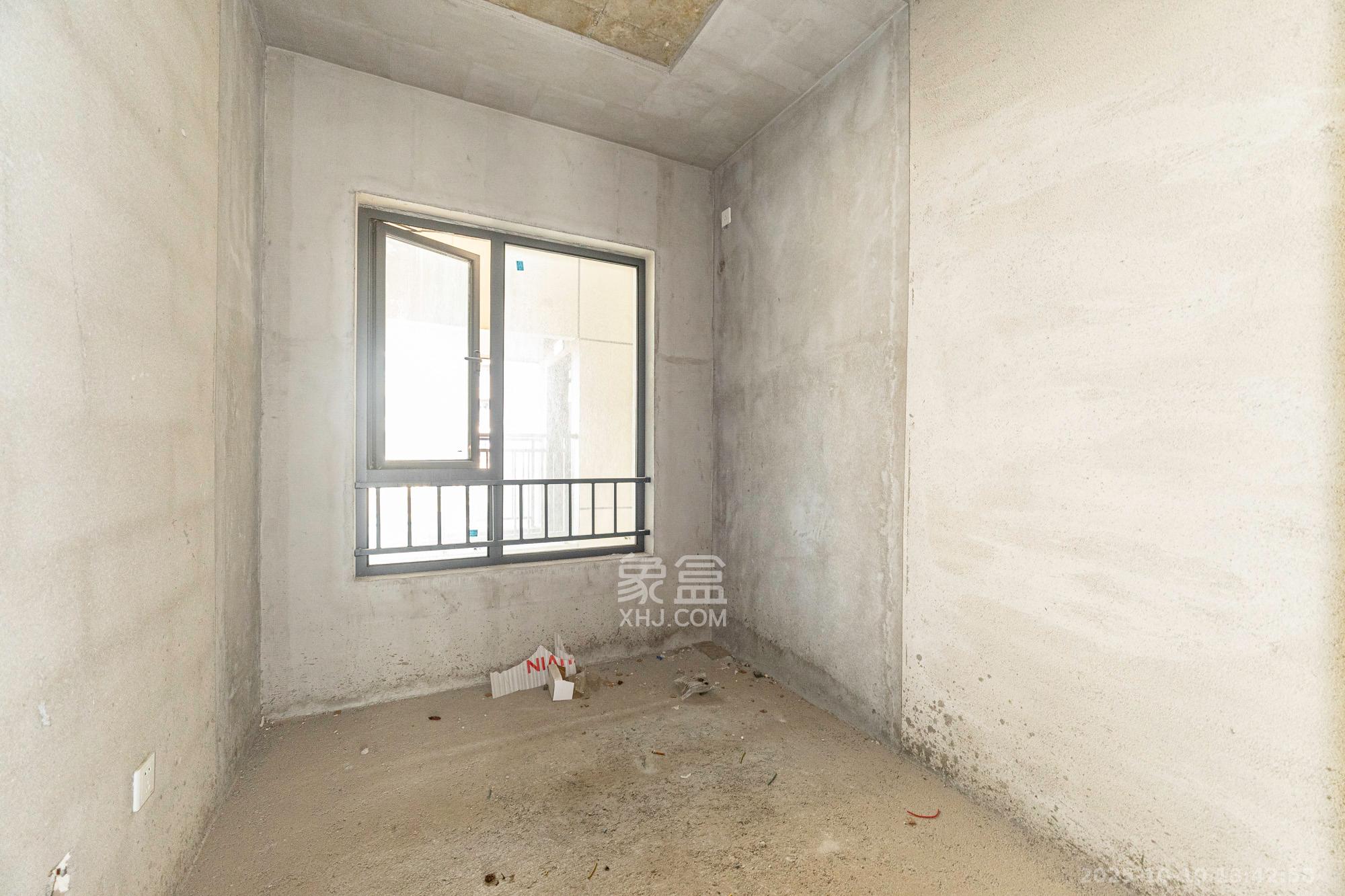 荣盛城  4室2厅2卫    88.0万卧室