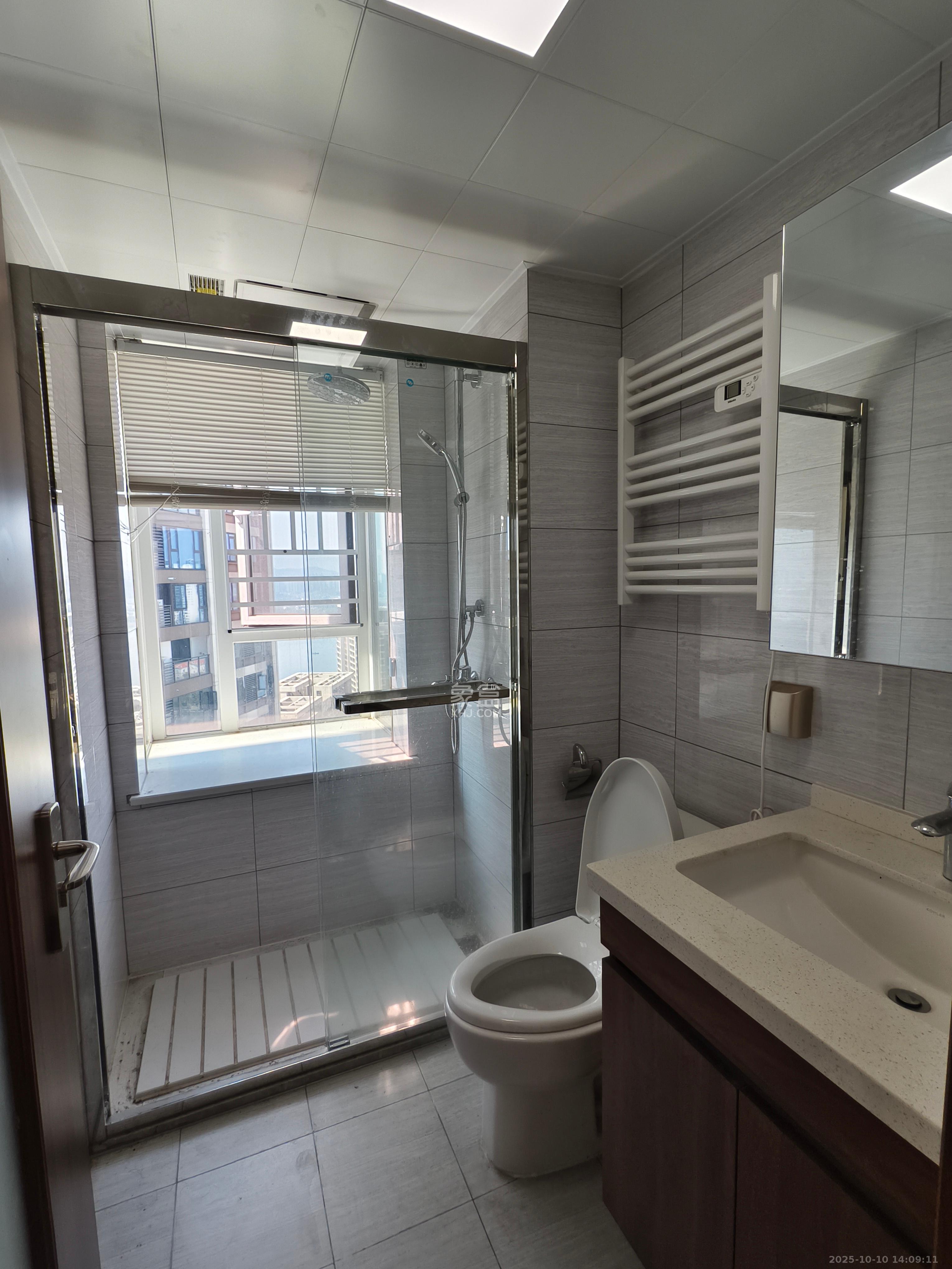 中欣楚天御府E区  3室2厅2卫    4000.0元/月室内图