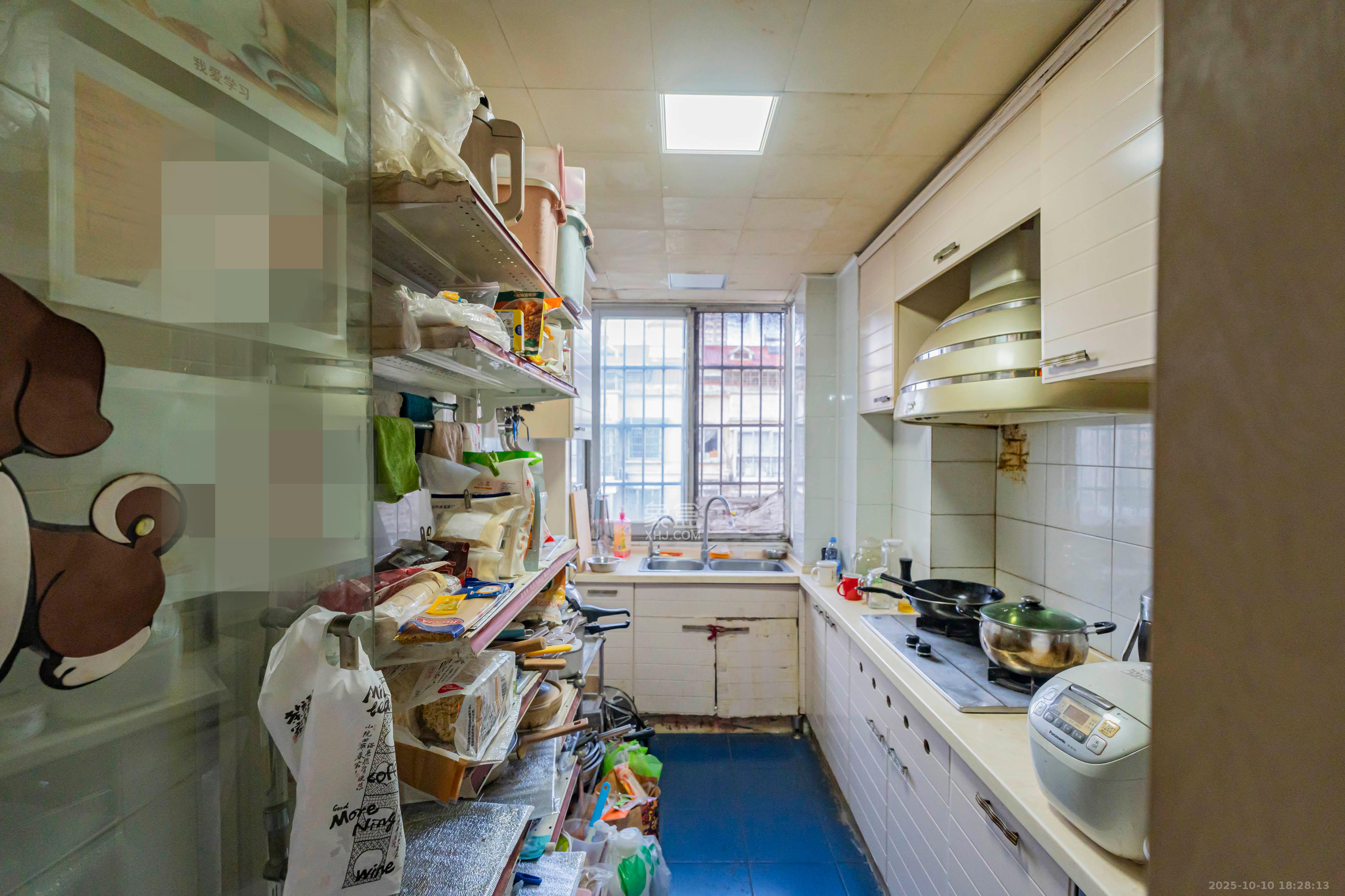 金帆小区  4室2厅2卫    79.0万 金帆小区  4室2厅2卫    79.0万厨房