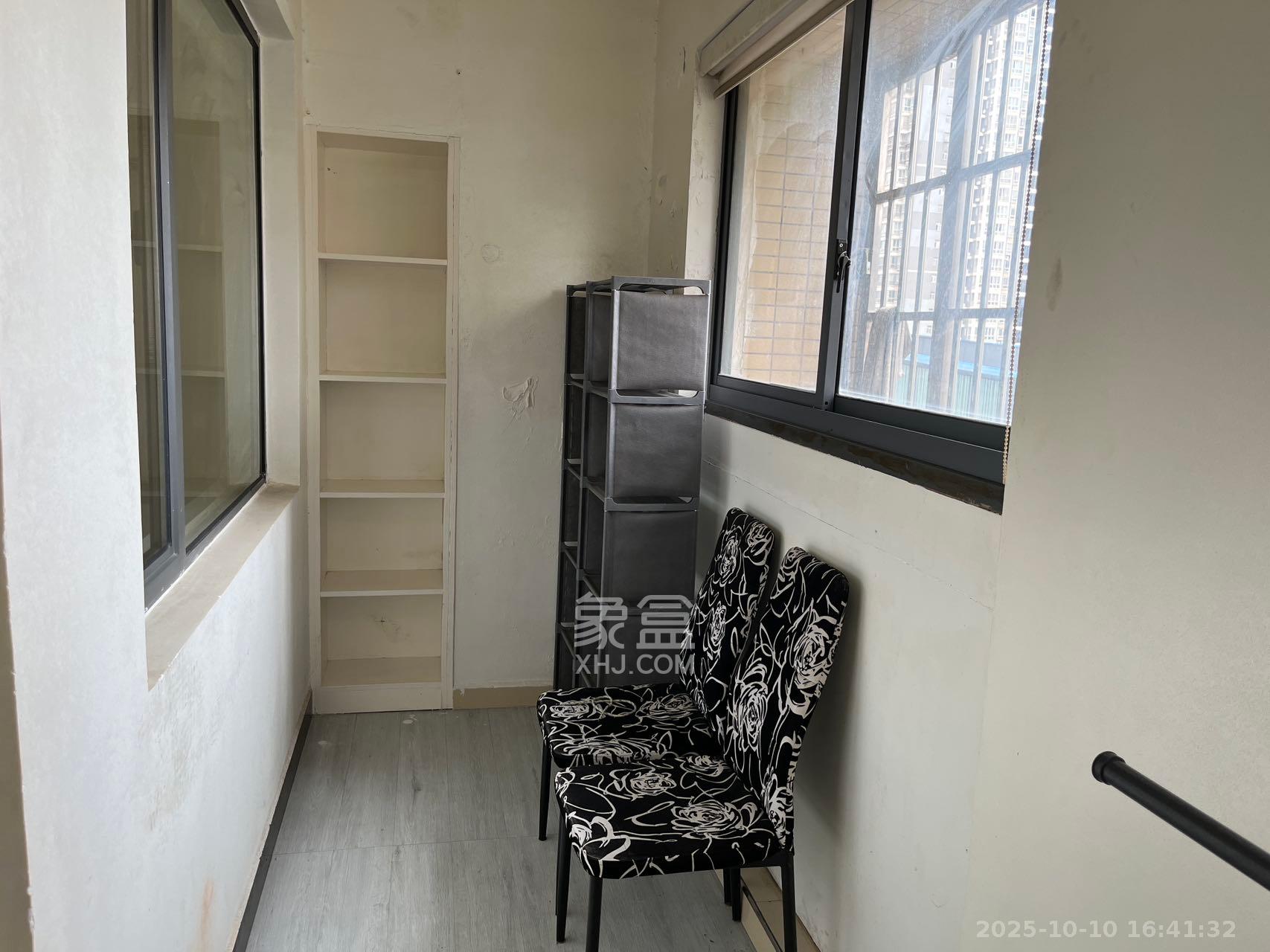 华润五彩城  1室1厅1卫    1400.0元/月 华润五彩城  1室1厅1卫    1400.0元/月室内图