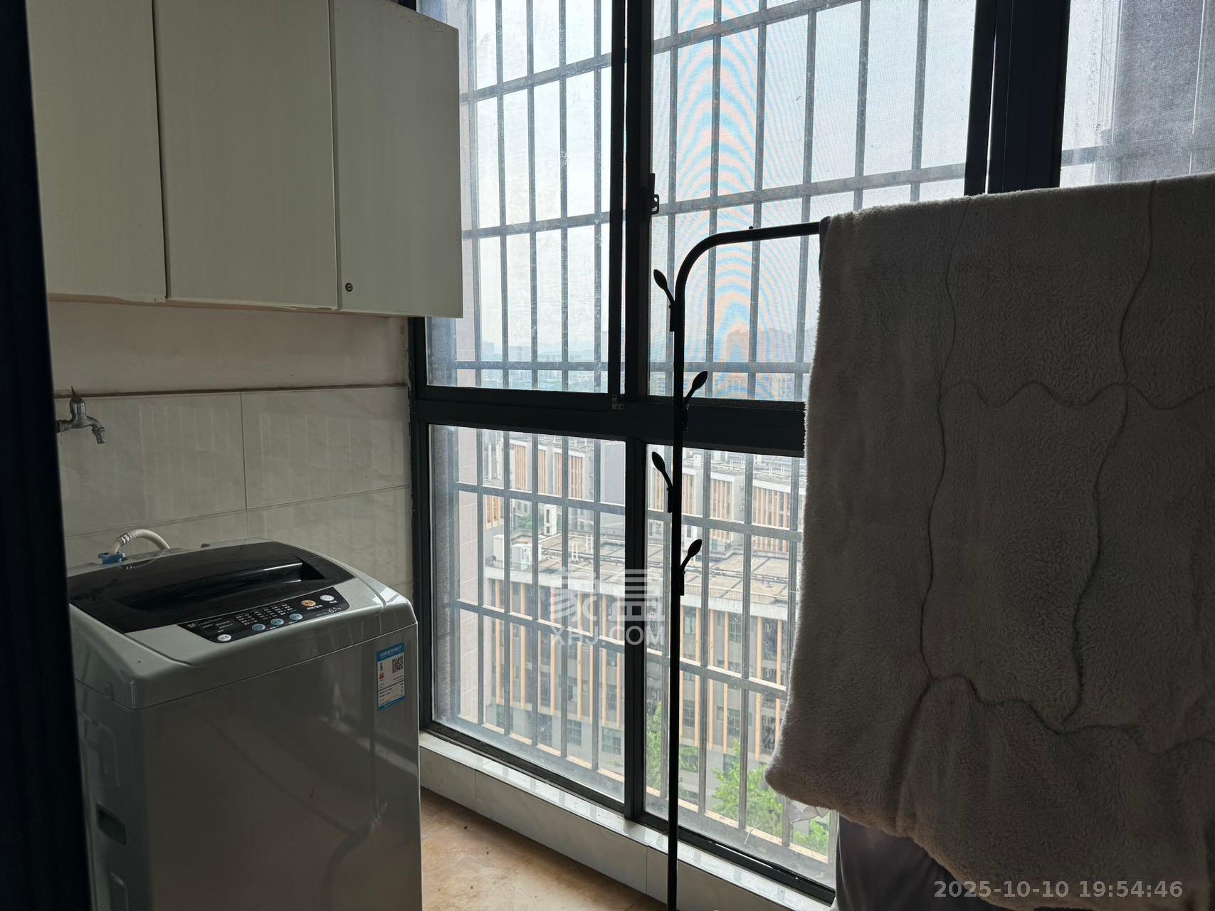 南庭城果  3室2厅1卫    2300.0元/月室内图