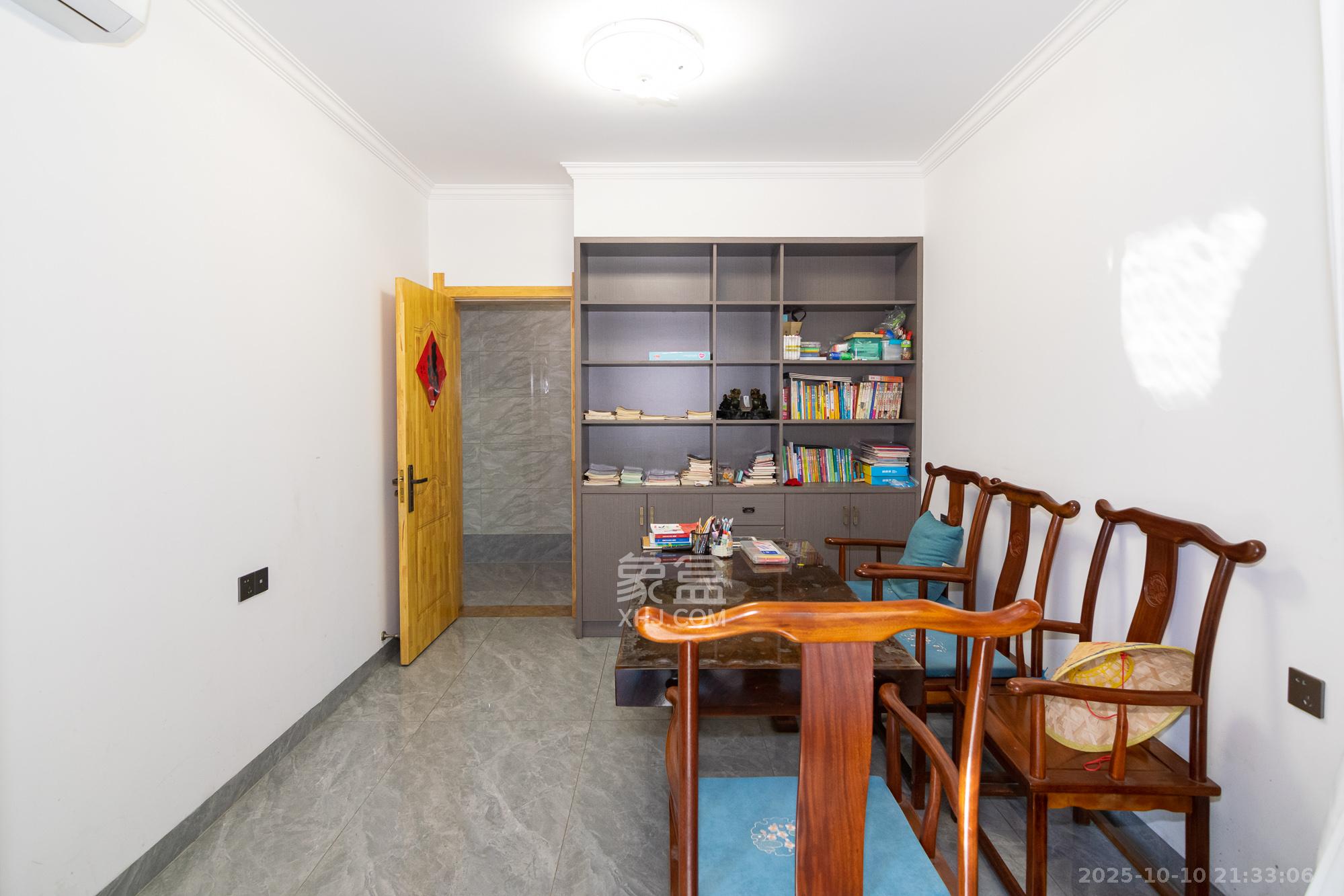 高域自然城 4室2厅2卫 145.0万 高域自然城 4室2厅2卫 145.0万卧室