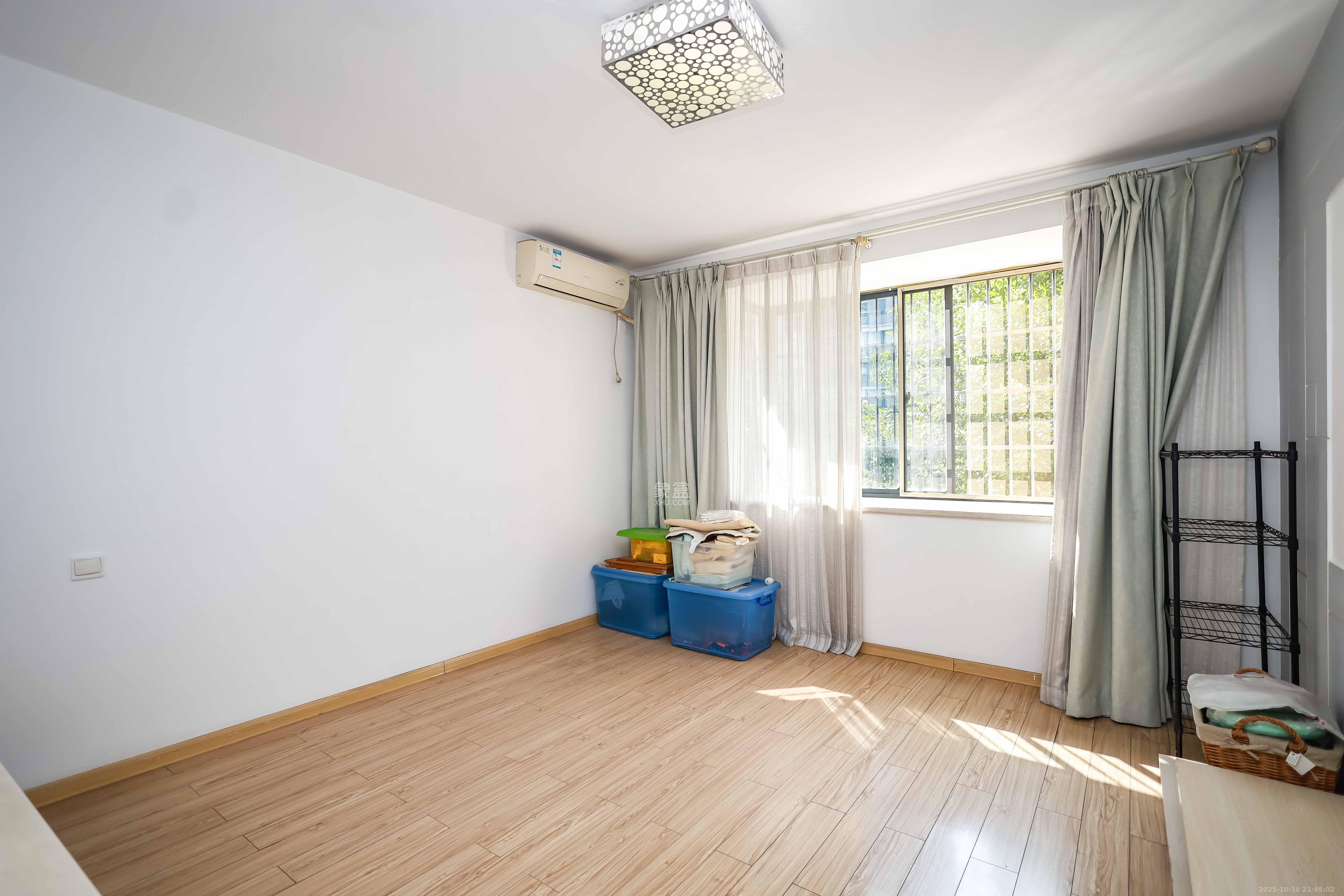 西城龙庭  1室0厅0卫    110.0万卧室