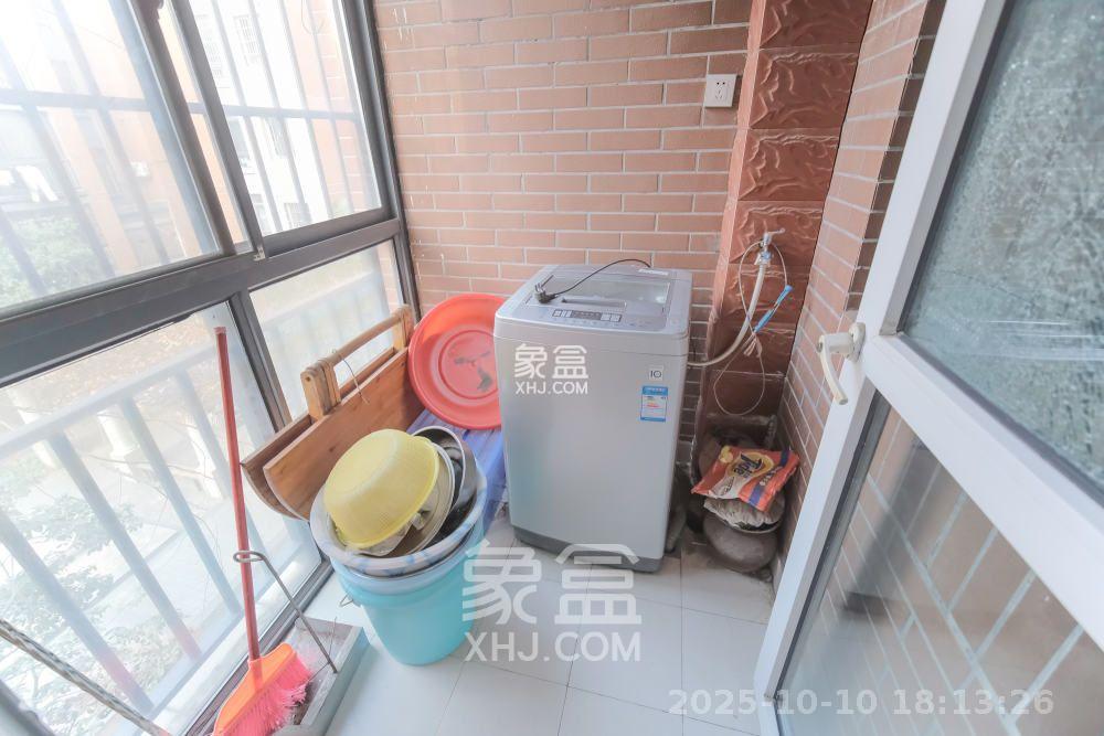 山水湾  3室2厅1卫    2200.0元/月室内图