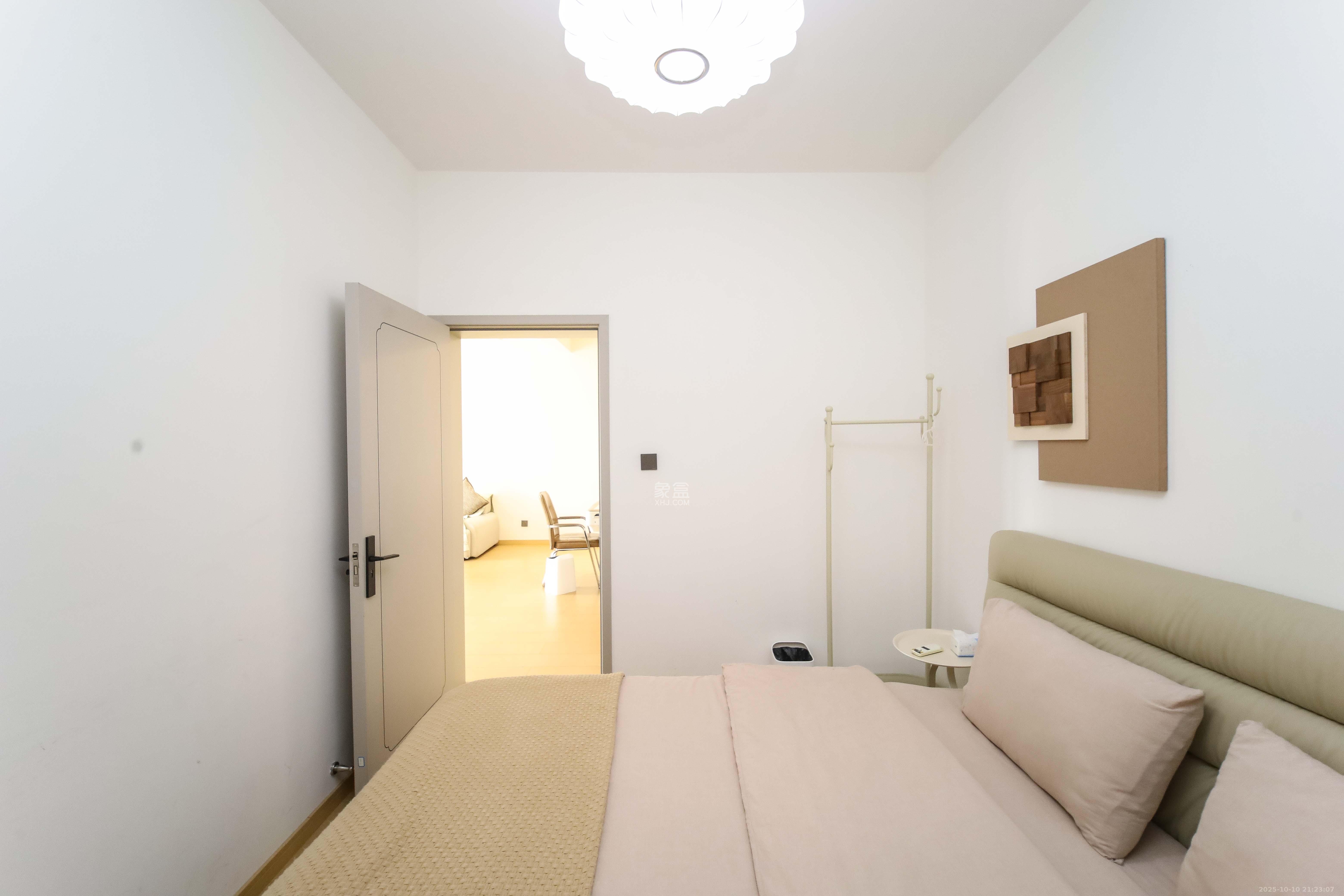 左岸右岸  3室2厅2卫    87.5万卧室