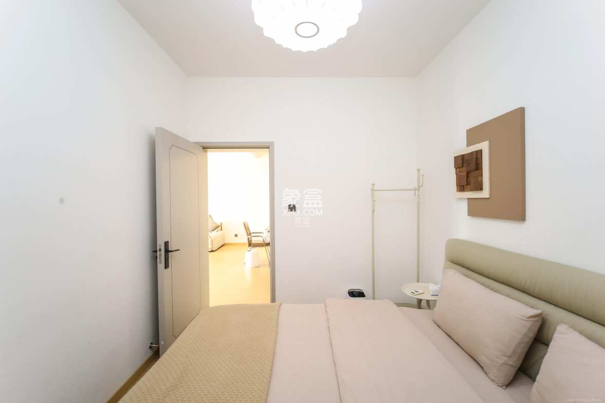 左岸右岸 3室2厅2卫 87.5万 左岸右岸 3室2厅2卫 87.5万卧室